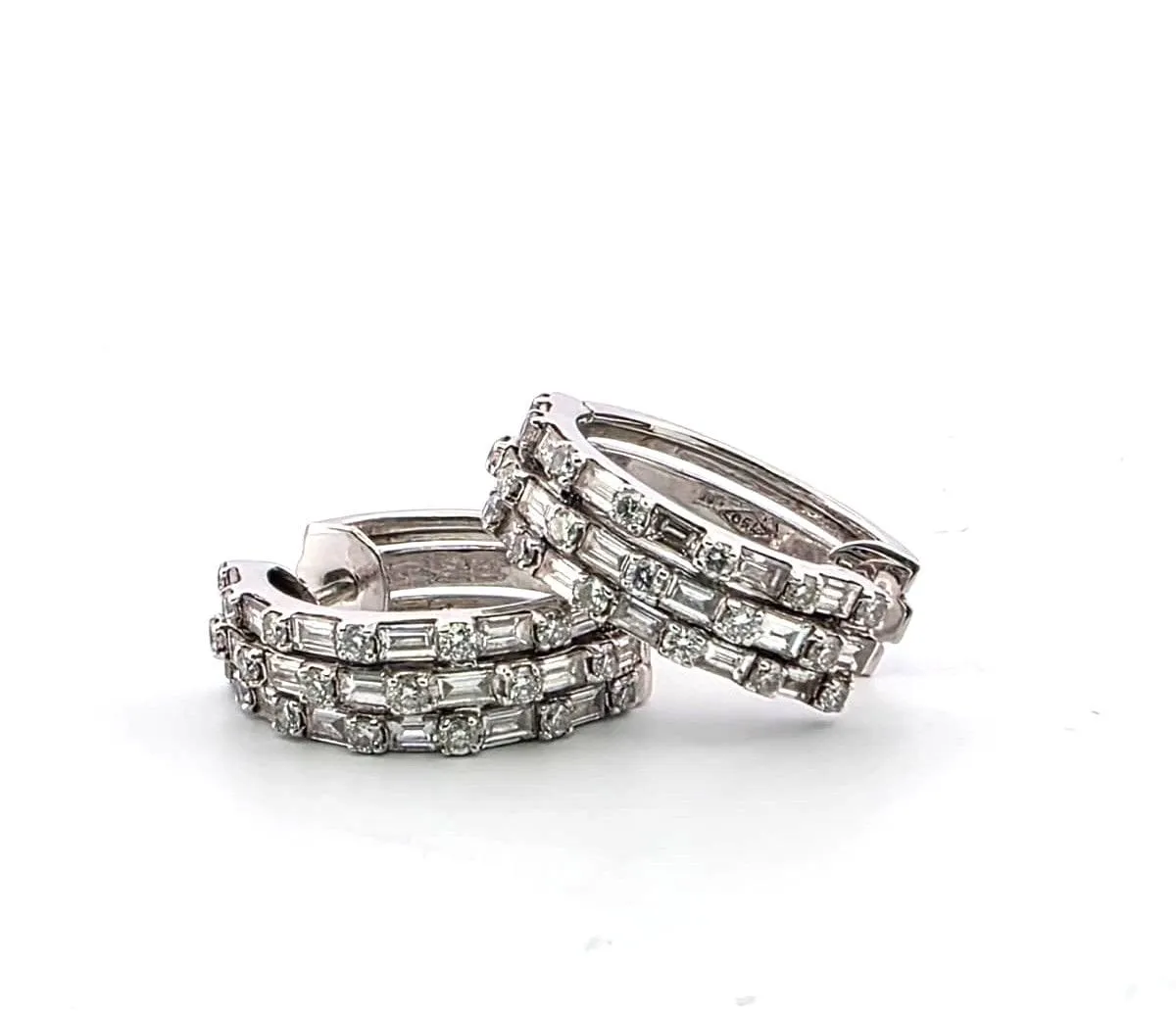 Boucles d'oreilles en or blanc avec diamants sold by 58 Facettes product image thumbnail 3