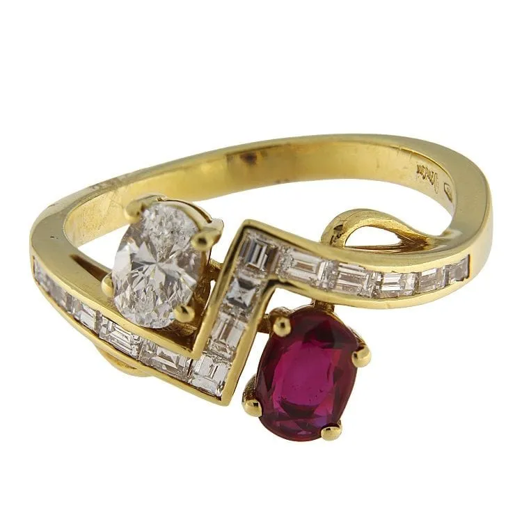 Bague en or jaune avec rubis, diamant ovale et baguettes sold by 58 Facettes