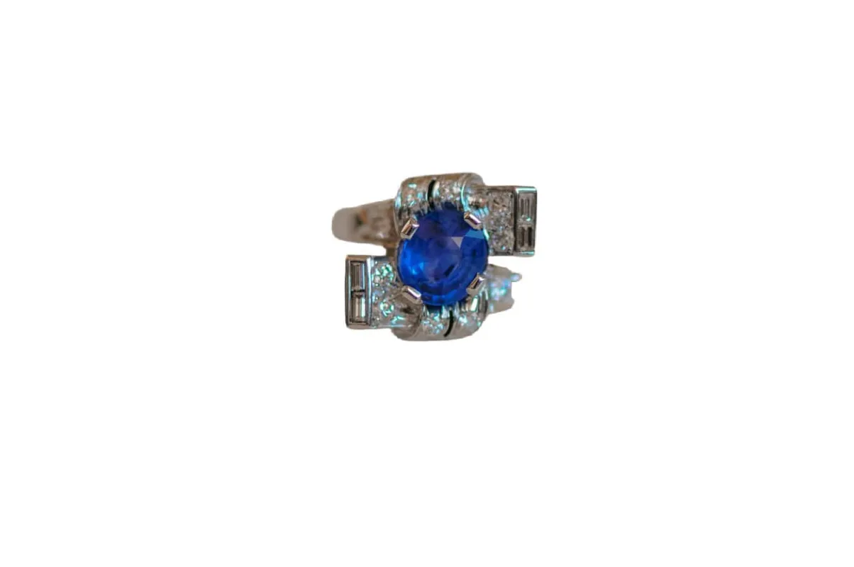 Art Déco platinum blue sapphire ring sold by 58 Facettes
