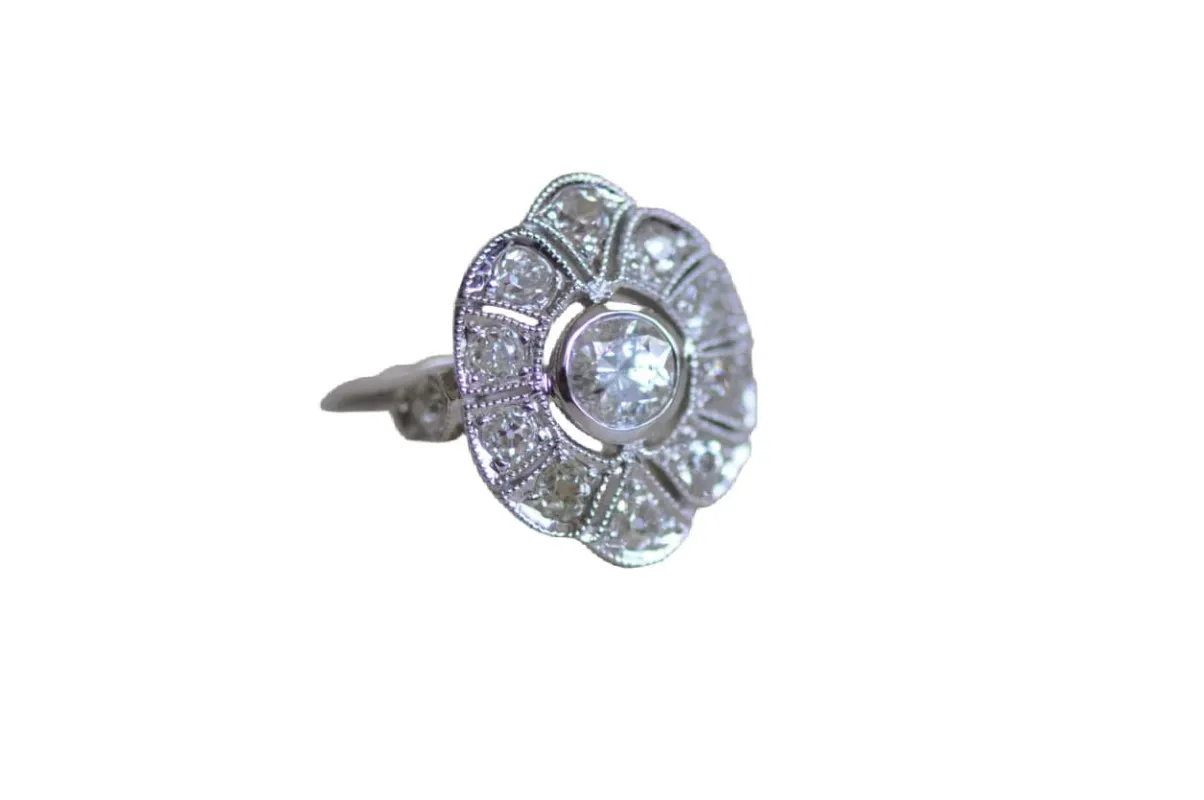 Art Déco white gold and diamond ring made by 58 Facettes