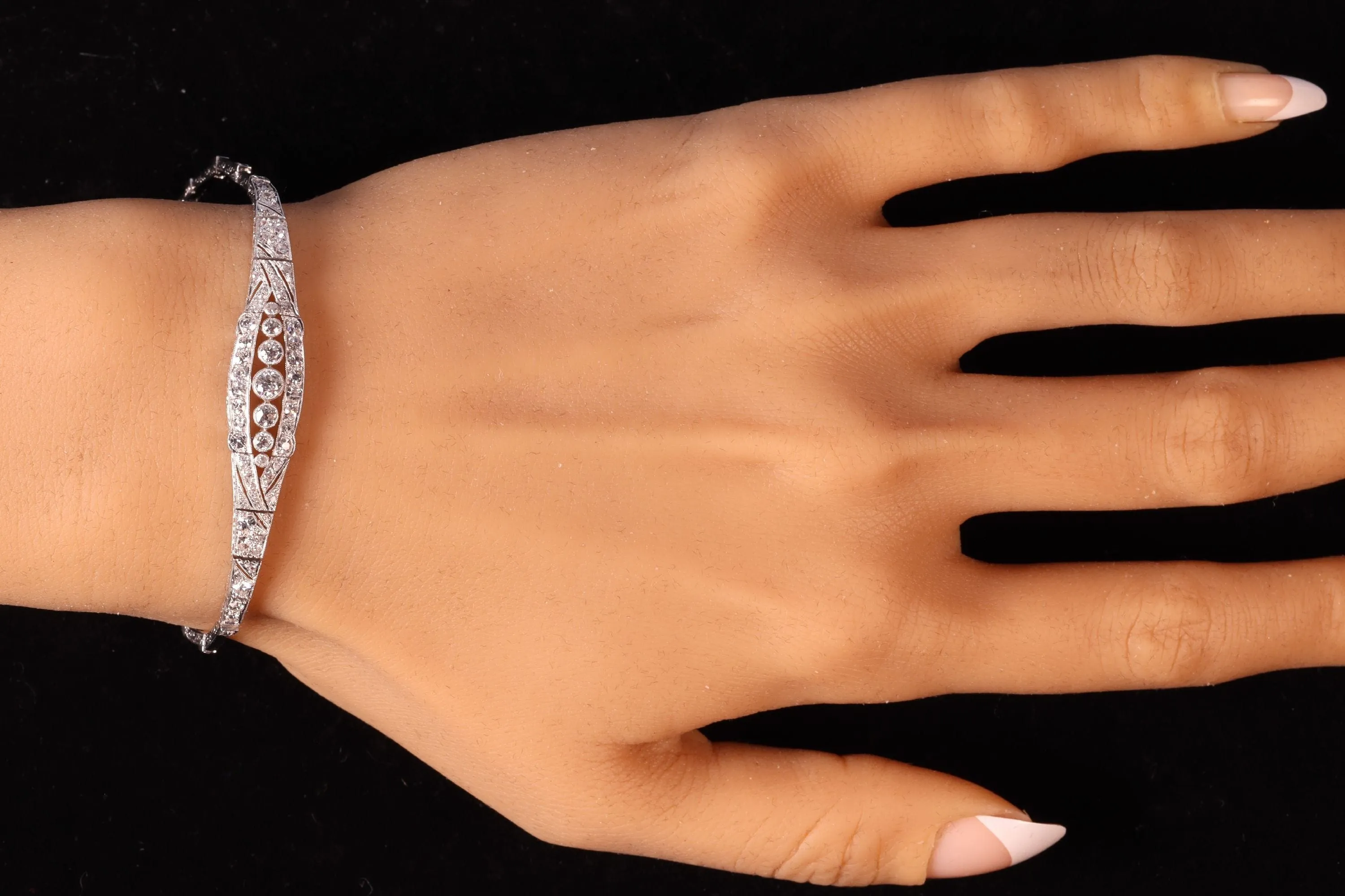 Bracelet Art déco éblouissant en diamants – Un hommage à la modernité des années 1920 sold by 58 Facettes product image thumbnail 3