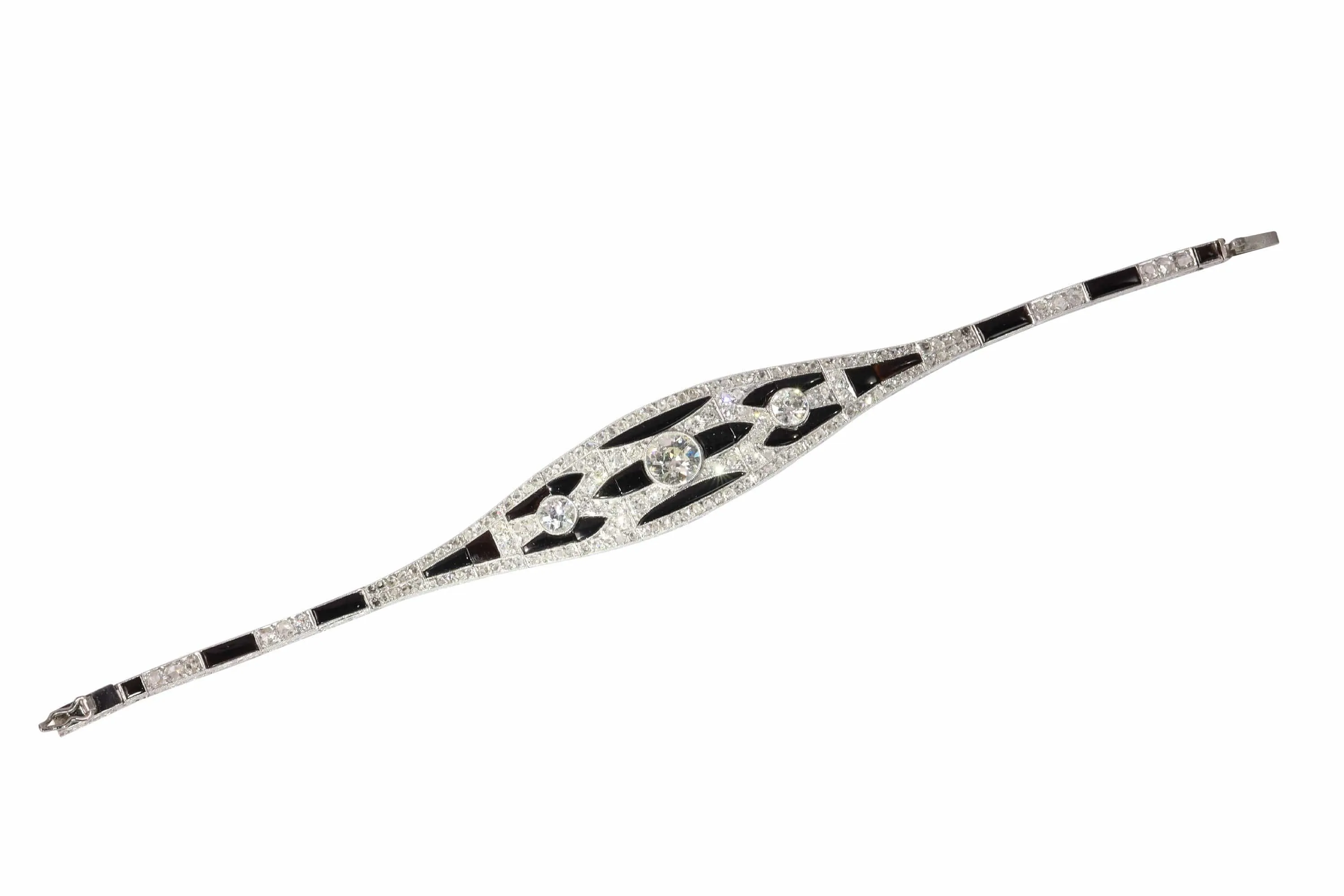 Graphic Grace – Bracelet Art déco vintage en platine, diamants et onyx sold by 58 Facettes product image thumbnail 4