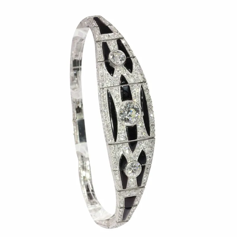 Graphic Grace – Bracelet Art déco vintage en diamants et onyx, vers 1920 sold by 58 Facettes