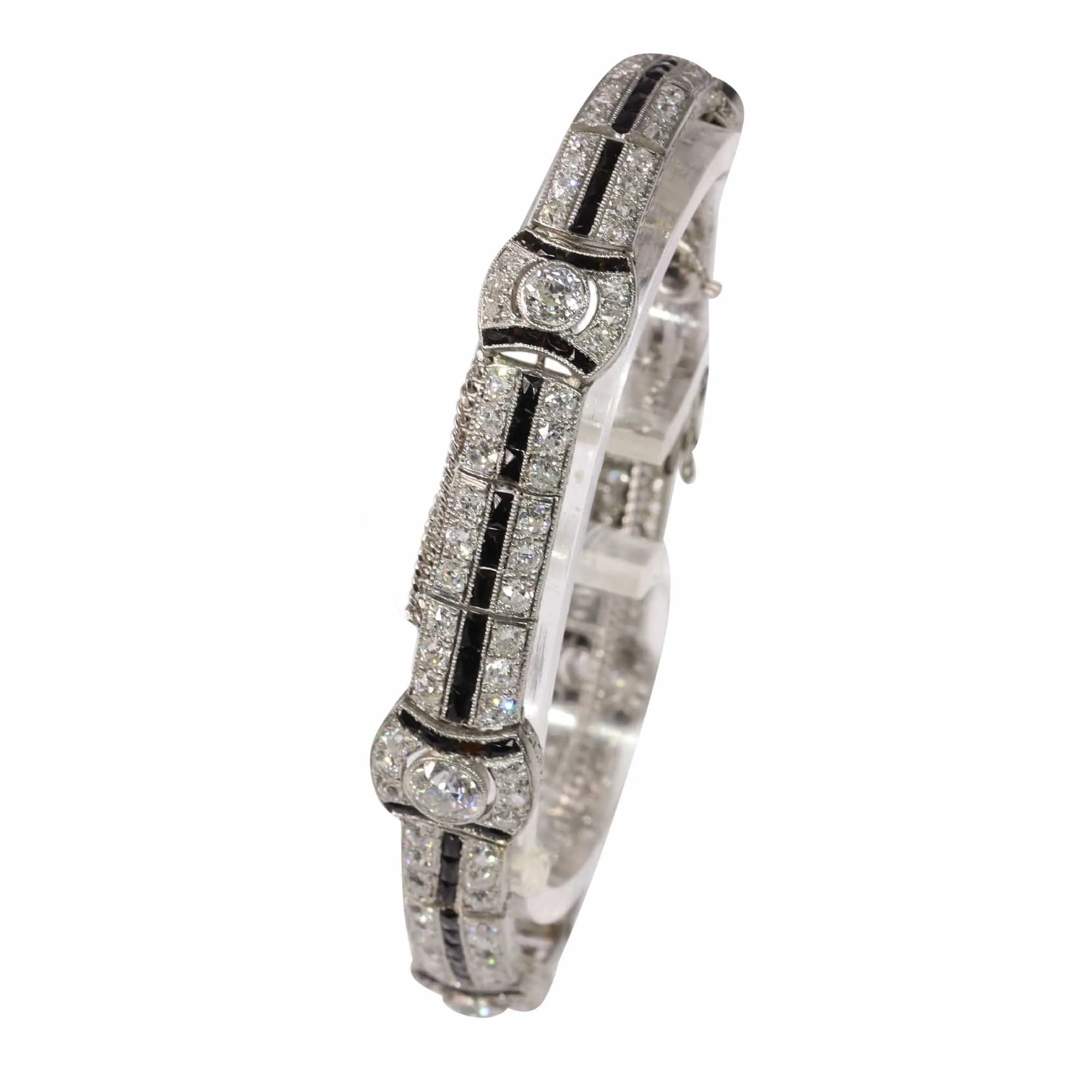 Une déclaration éblouissante d'Art Déco : Bracelet en platine avec diamants et onyx sold by 58 Facettes product image thumbnail 5