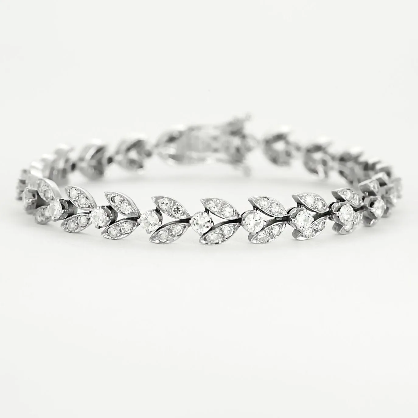 Bracelet articulé or blanc et diamants sold by 58 Facettes
