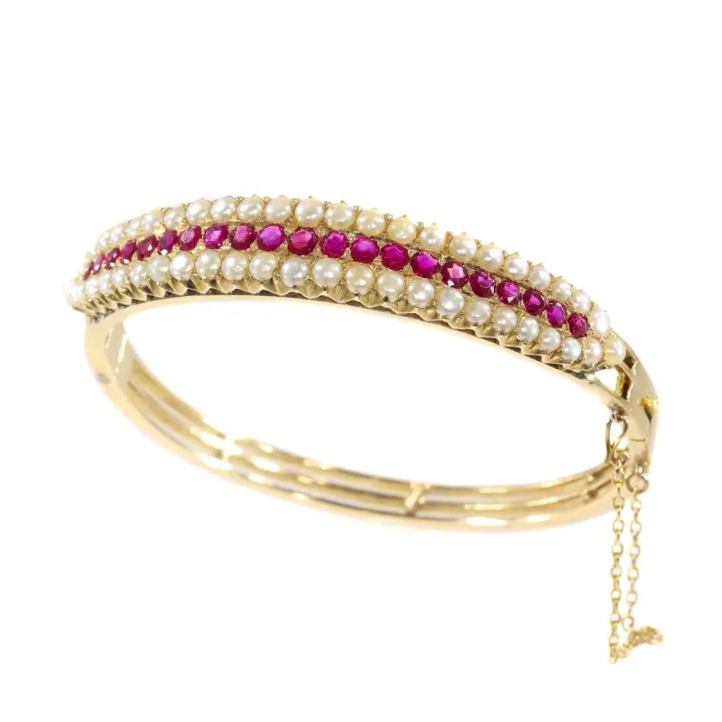La majesté des rubis victoriens : un bracelet antique sold by 58 Facettes
