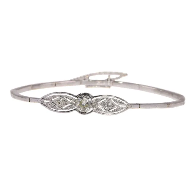 Les diamants de l'art déco : l'élégance intemporelle d'un bracelet vintage sold by 58 Facettes