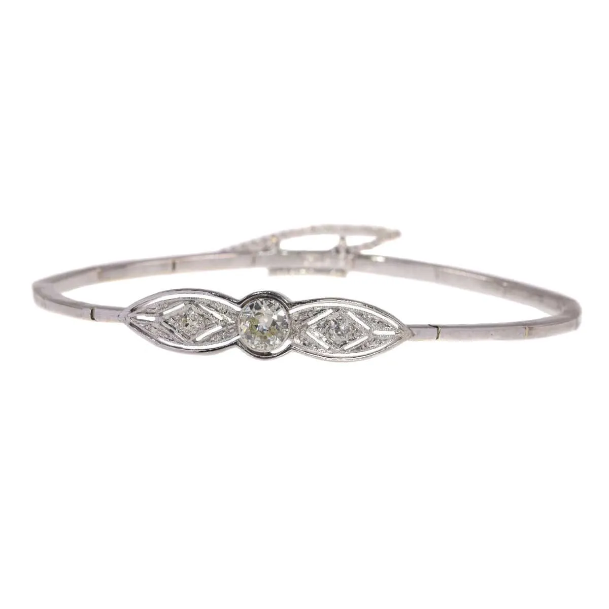 Les diamants de l'art déco : l'élégance intemporelle d'un bracelet vintage sold by 58 Facettes