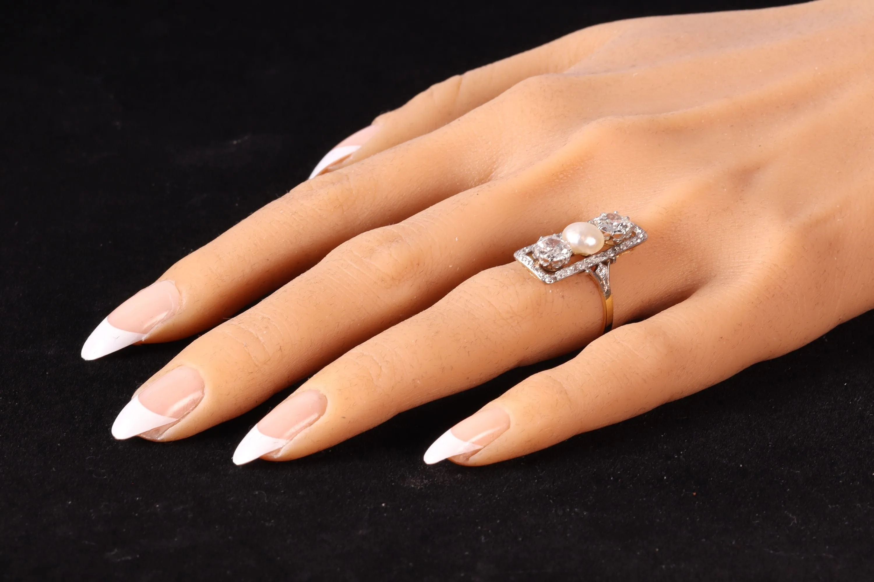 L'héritage de l'amour : faire le pont entre déco et romance sold by 58 Facettes product image thumbnail 4