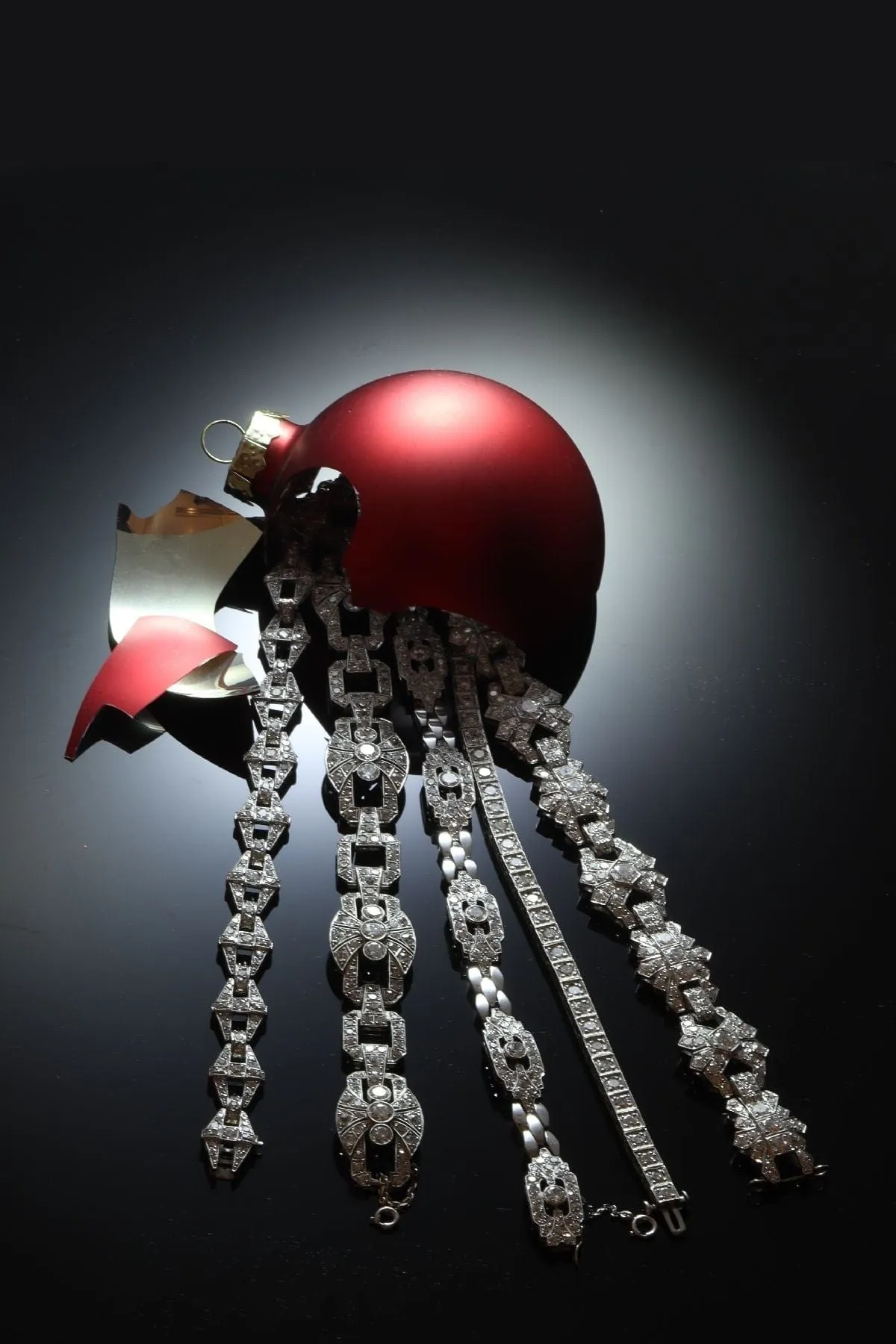 Échos Art Déco : un bracelet belge en platine des années 1950 sold by 58 Facettes product image thumbnail 3