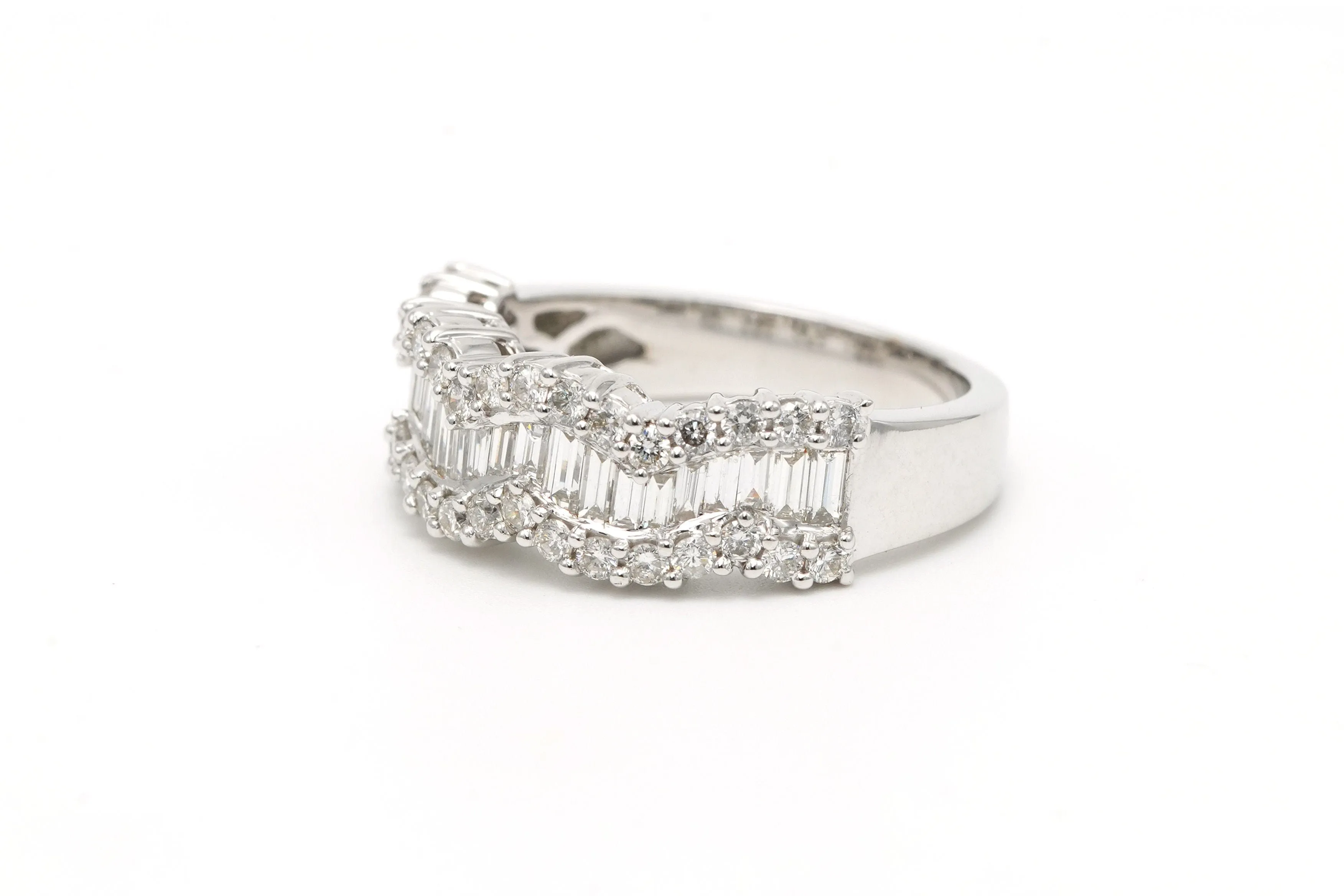 Bague contemporaine en or blanc 18 carats sertie de diamants sold by 58 Facettes product image thumbnail 2
