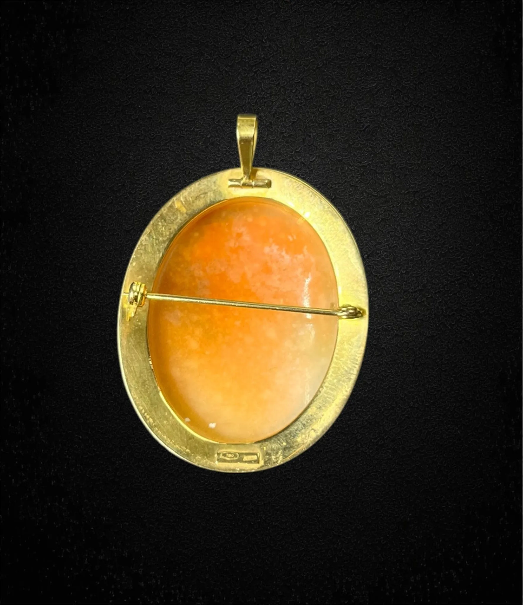 Pendentif en or jaune orné d'un camée et de micro-perles, fabrication italienne, années 1960 sold by 58 Facettes product image thumbnail 5