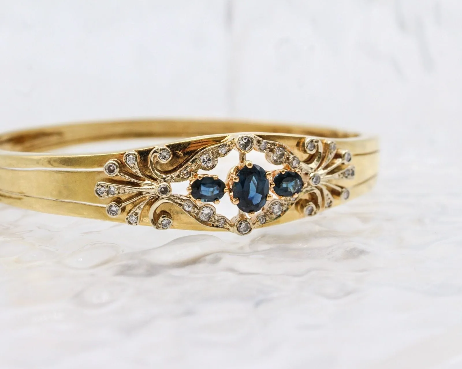 Bracelet jonc or jaune 3 saphirs sold by 58 Facettes product image thumbnail 4