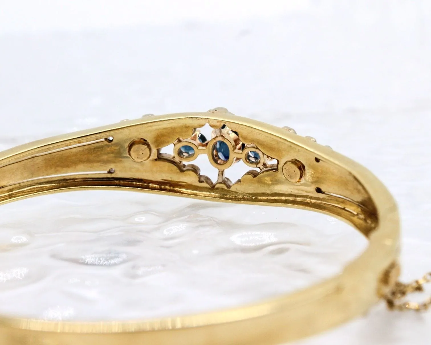 Bracelet jonc or jaune 3 saphirs sold by 58 Facettes product image thumbnail 2