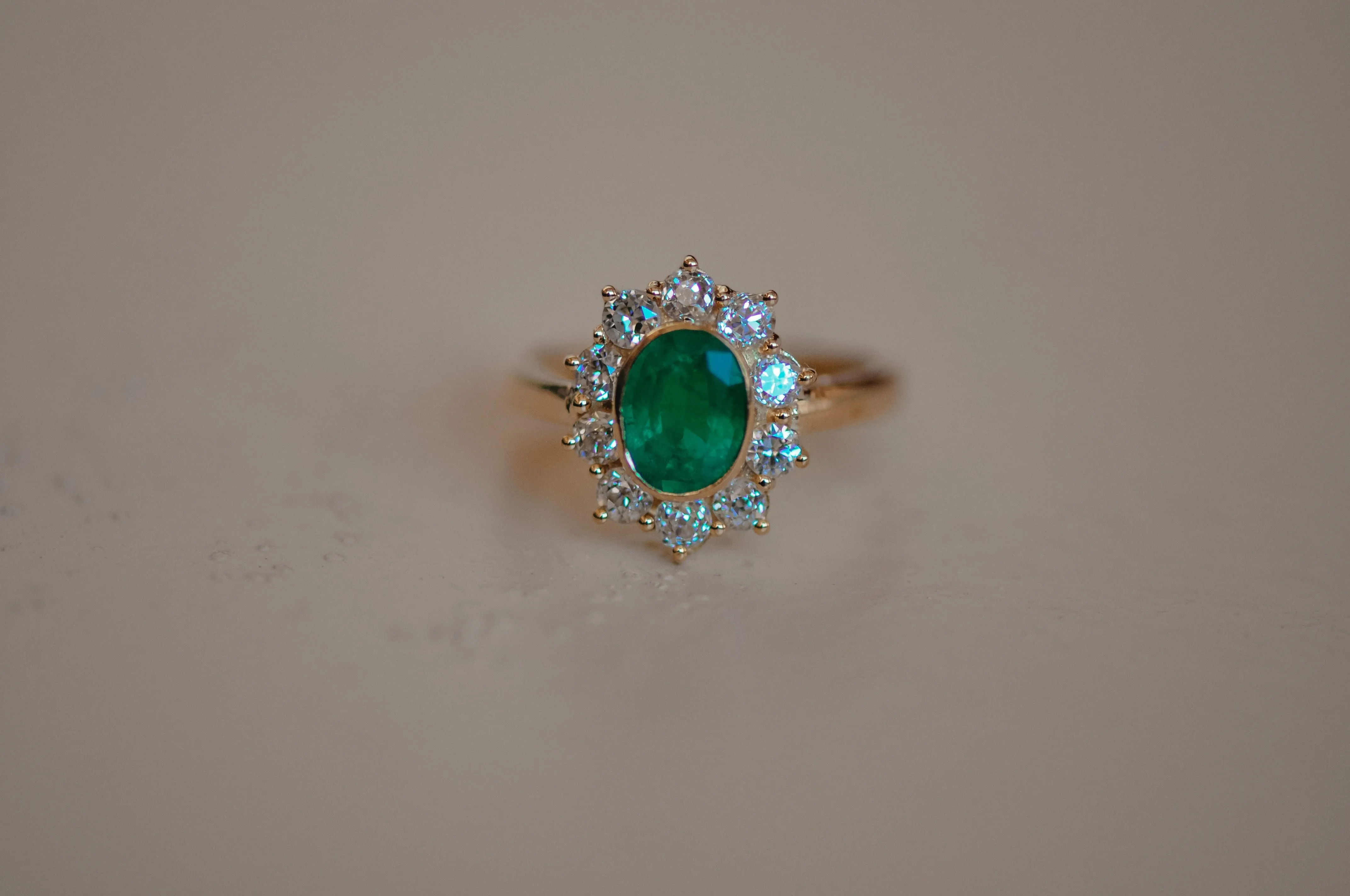 Vintage emerald and diamond ring sold by 58 Facettes product image thumbnail 3