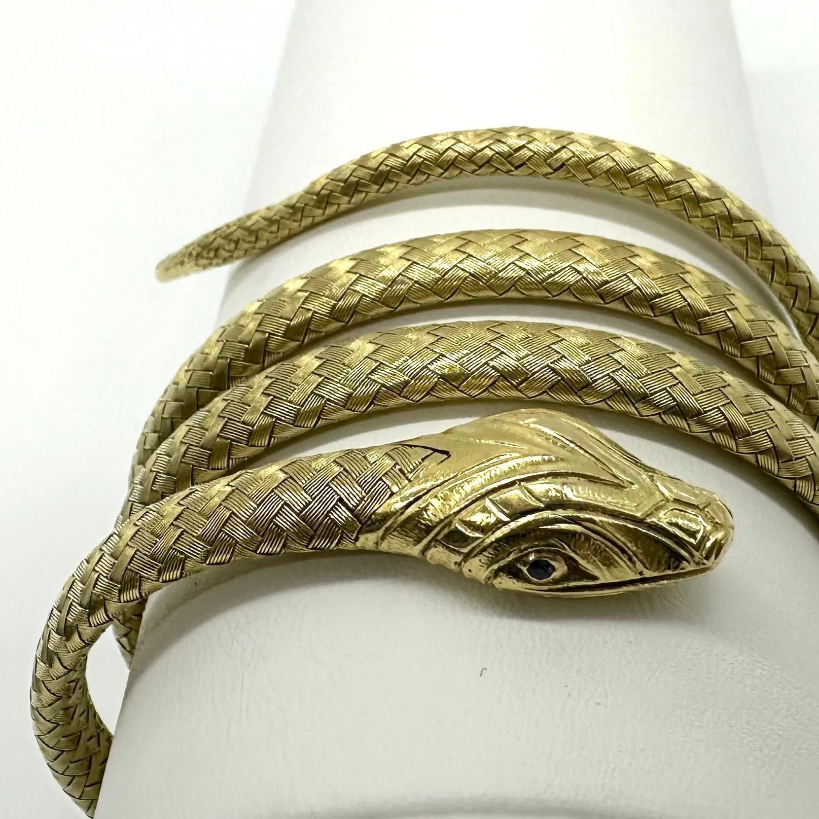 Bracelet volume serpent or jaune et saphirs sold by 58 Facettes product image thumbnail 5