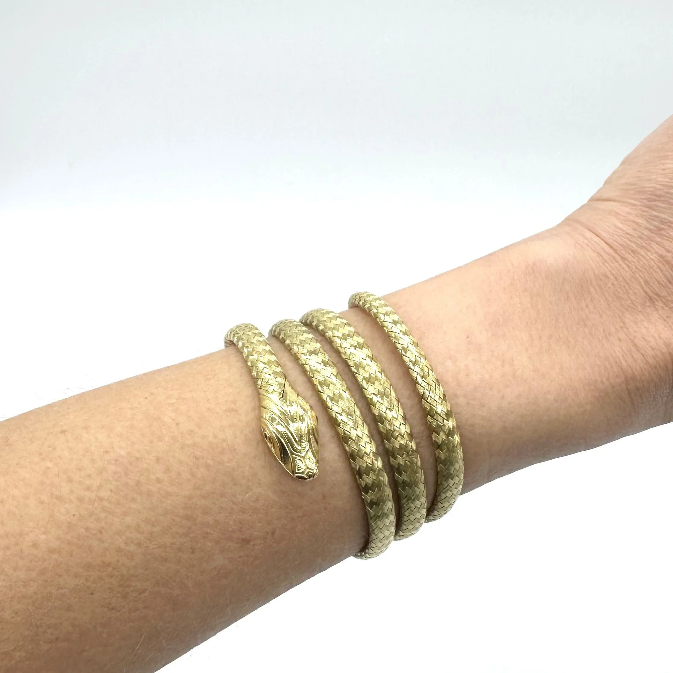 Bracelet volume serpent or jaune et saphirs sold by 58 Facettes product image thumbnail 2