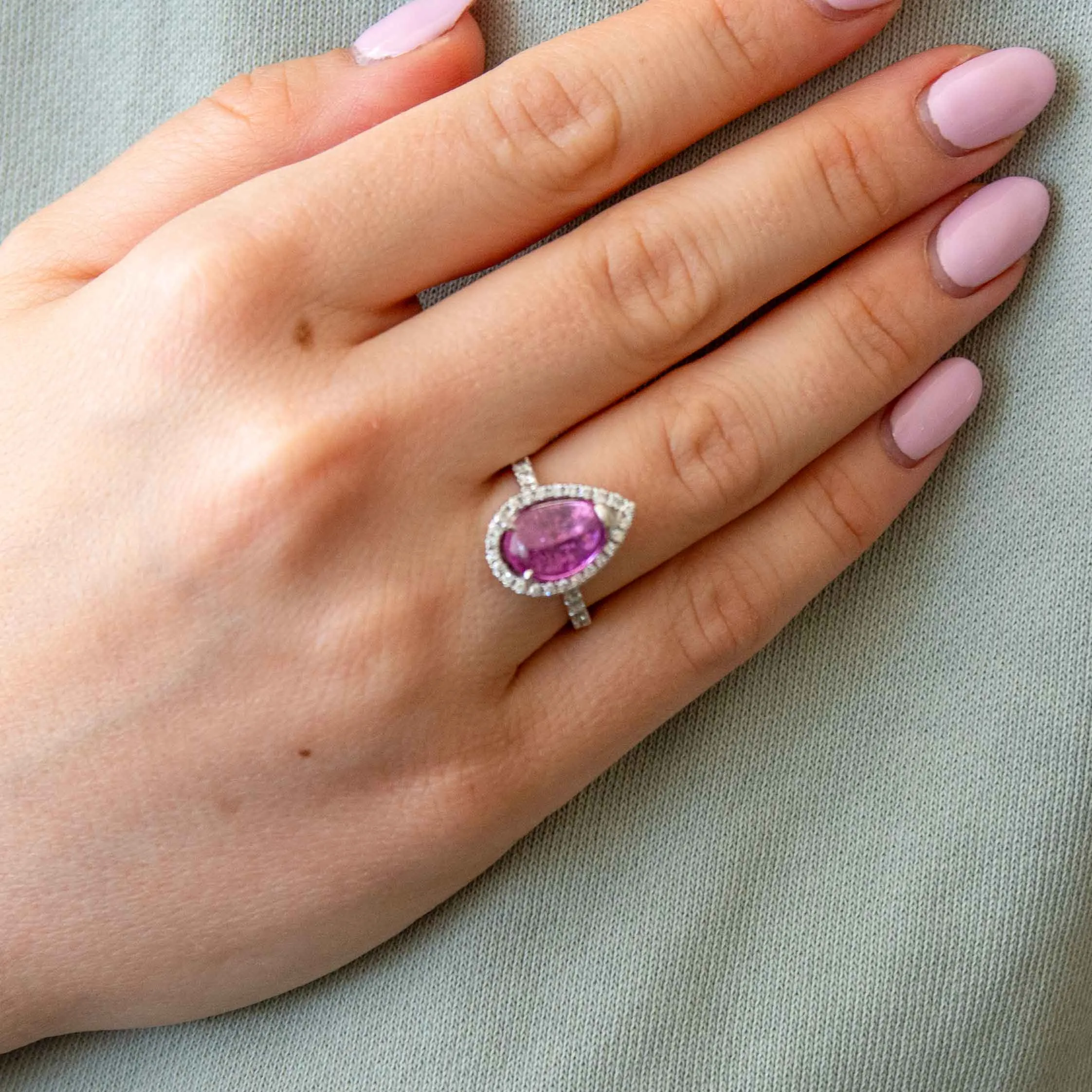 Bague en saphir rose intense de 2,49 carats sold by 58 Facettes product image thumbnail 4