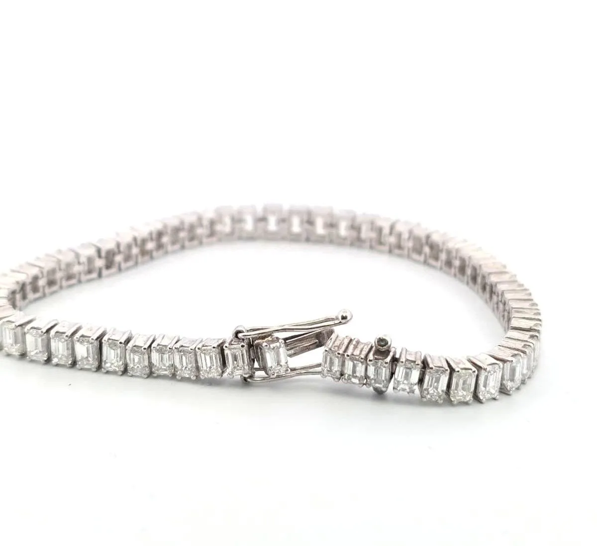 Superbe bracelet tennis en platine avec diamants baguette sold by 58 Facettes product image thumbnail 4