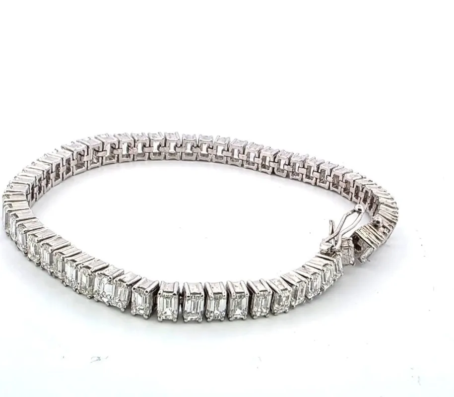 Superbe bracelet tennis en platine avec diamants baguette sold by 58 Facettes