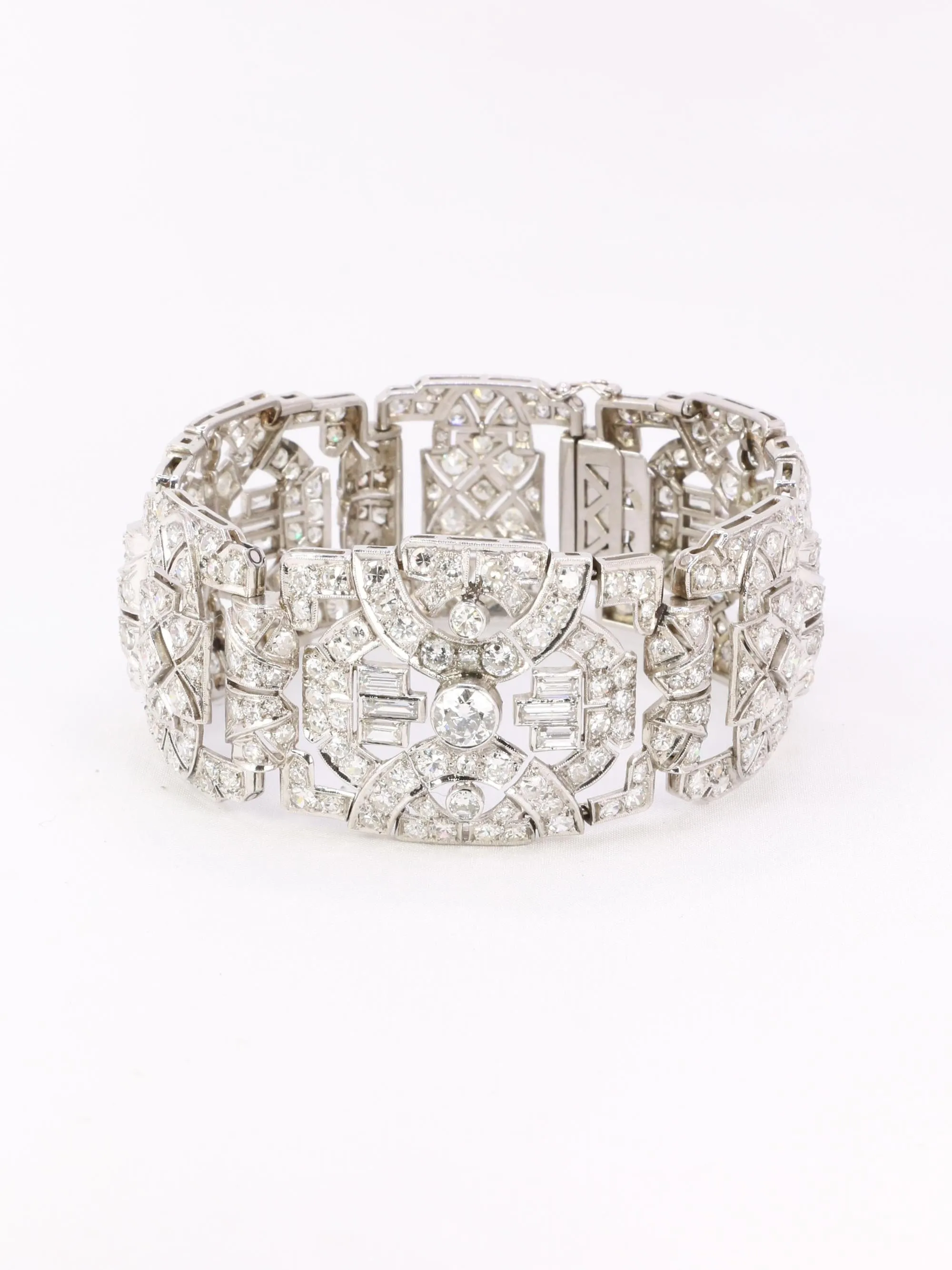 Bracelet Art Déco platine diamants sold by 58 Facettes