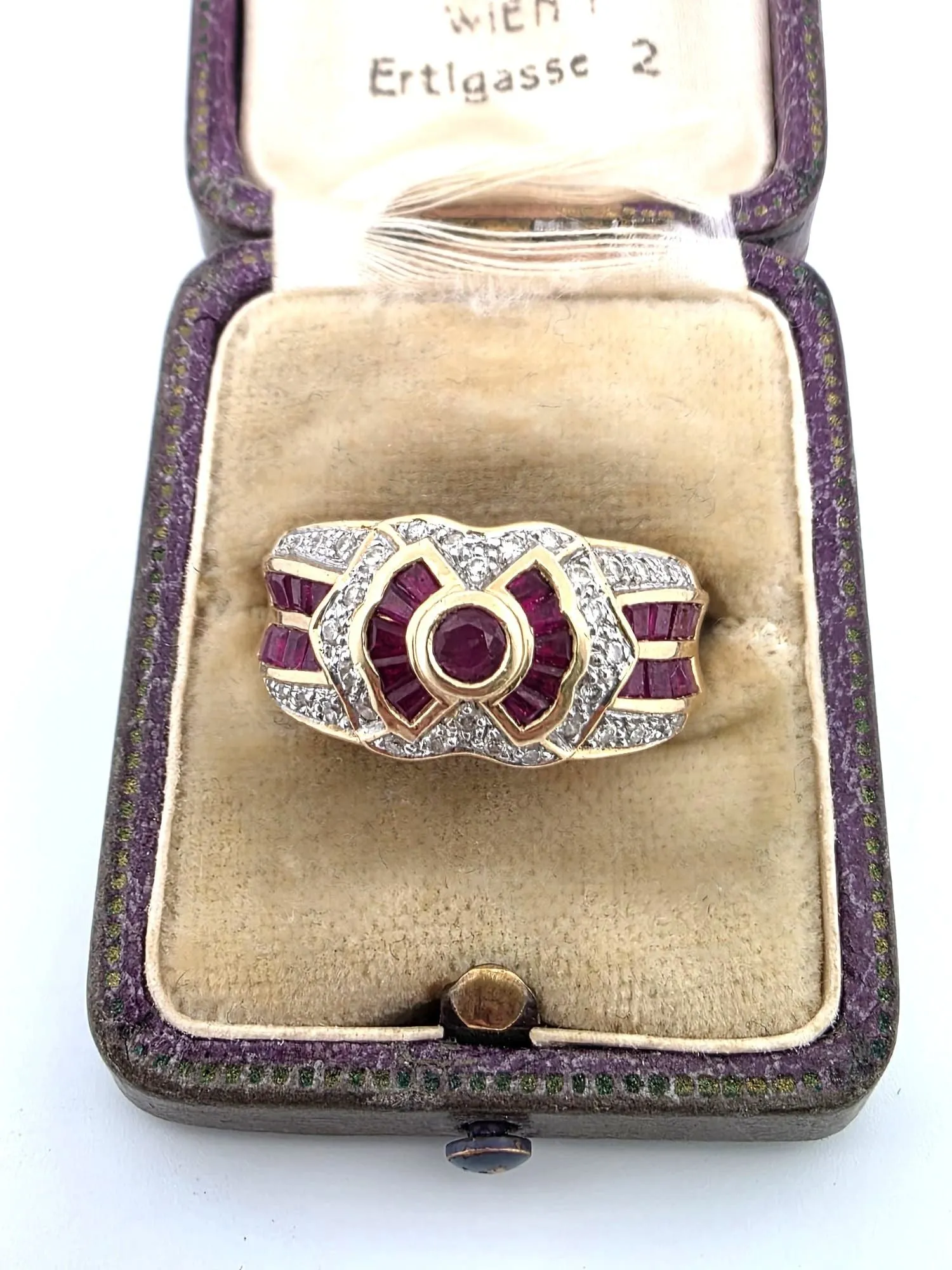 Bague en or jaune massif 18 carats avec diamants et rubis sold by 58 Facettes product image thumbnail 3