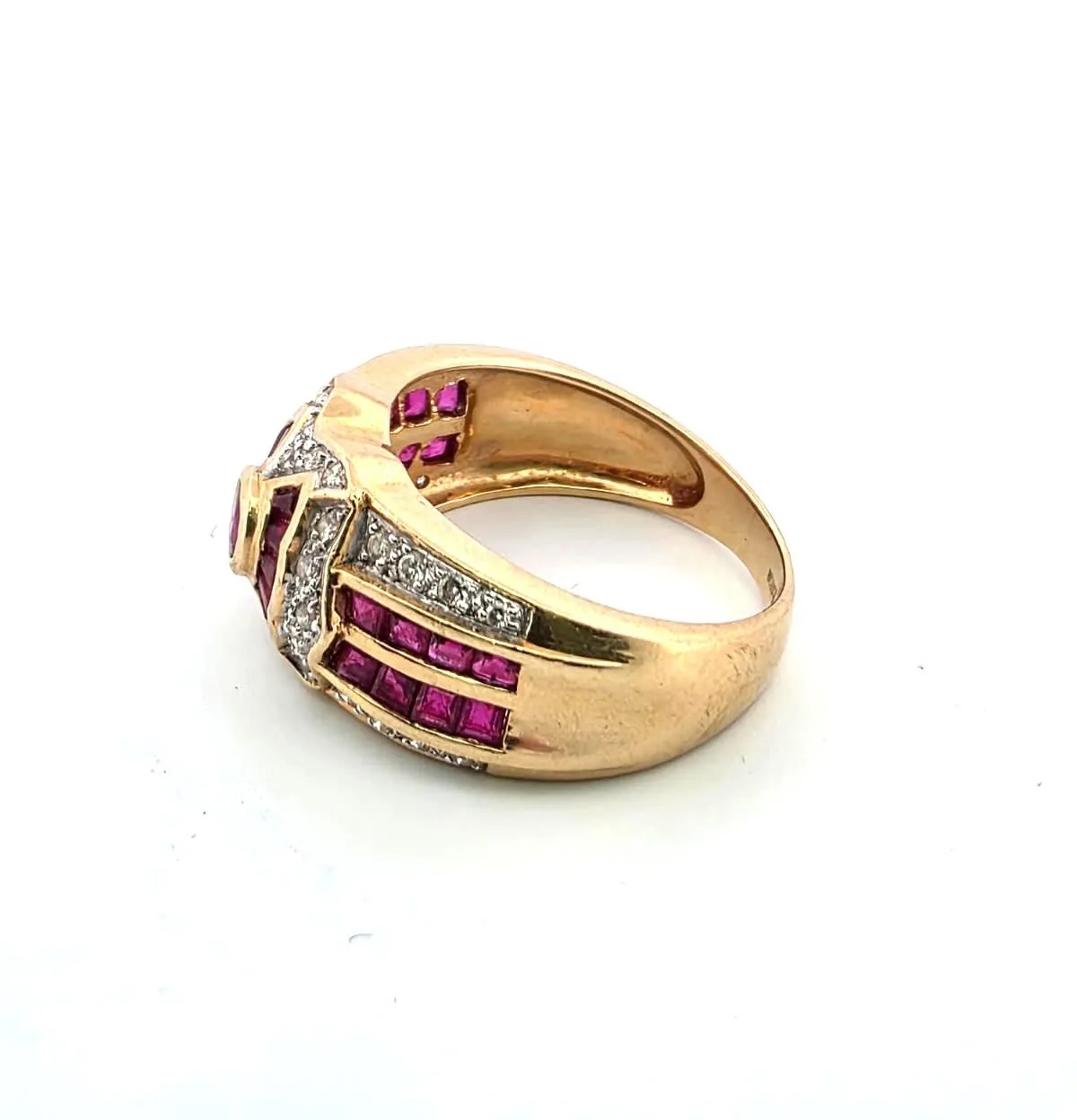 Bague en or jaune massif 18 carats avec diamants et rubis sold by 58 Facettes product image thumbnail 4