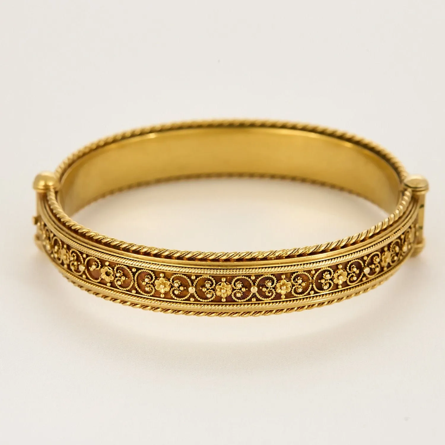 Bracelet jonc en or jaune à motif de fleurs sold by 58 Facettes