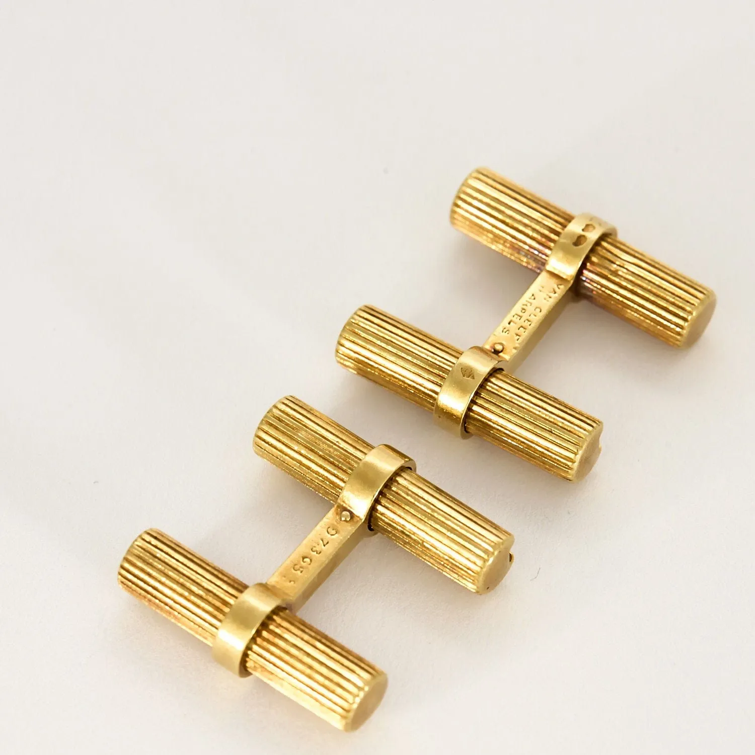 VAN CLEEF & ARPELS - Boutons de manchette or jaune sold by 58 Facettes