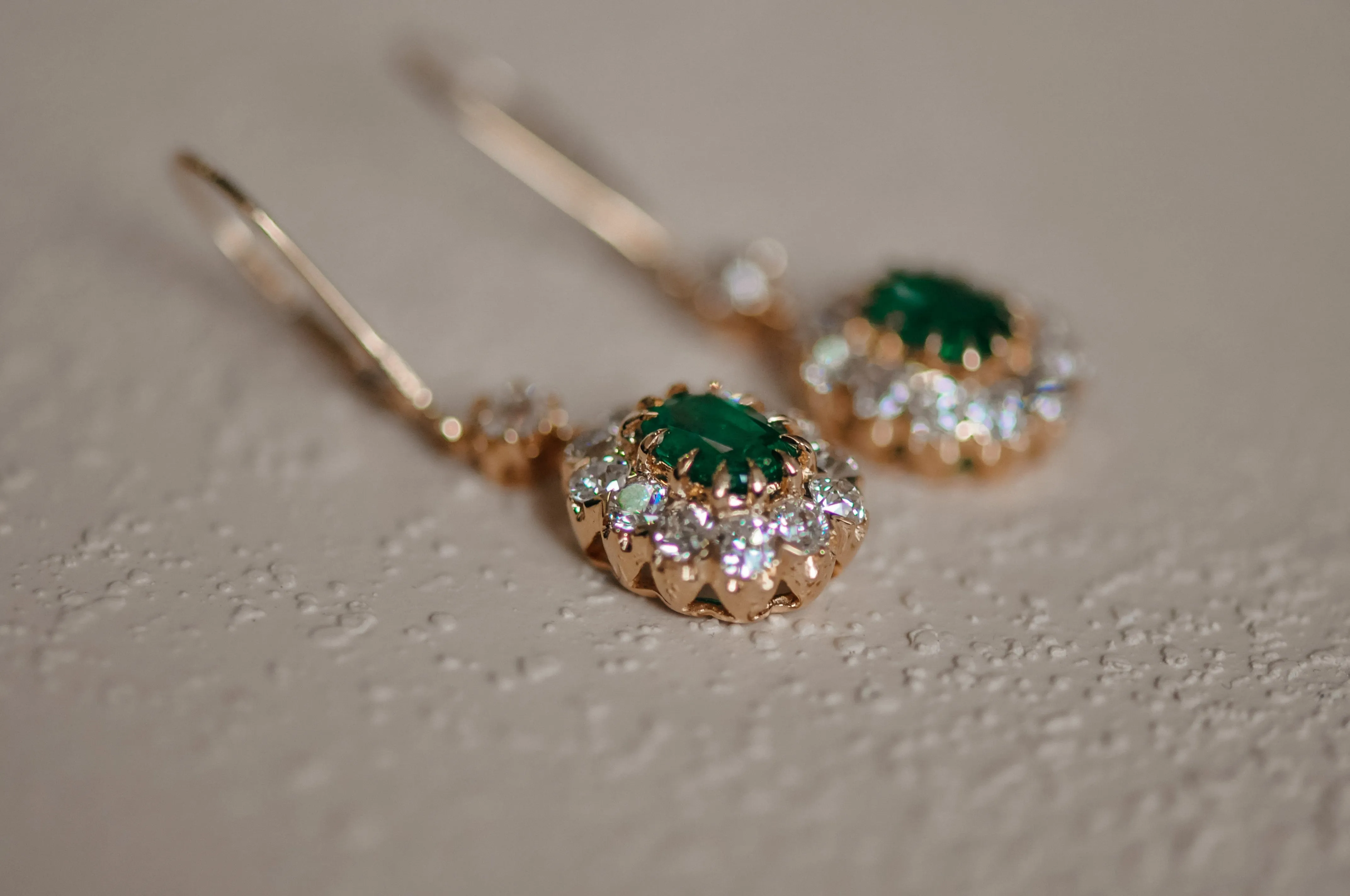 Antique emerald earrings sold by 58 Facettes product image thumbnail 3