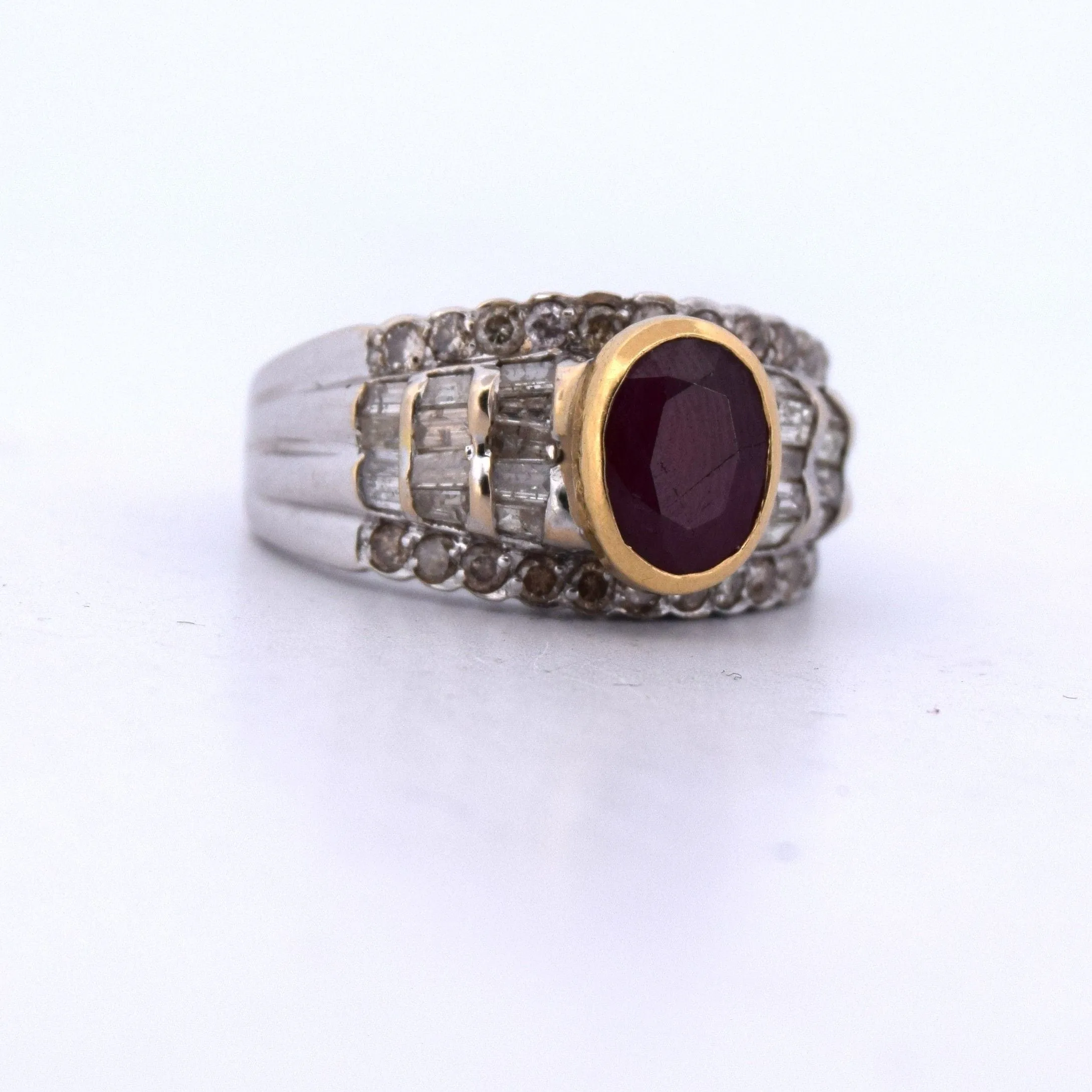 Bague vintage en or blanc avec rubis et diamants sold by 58 Facettes