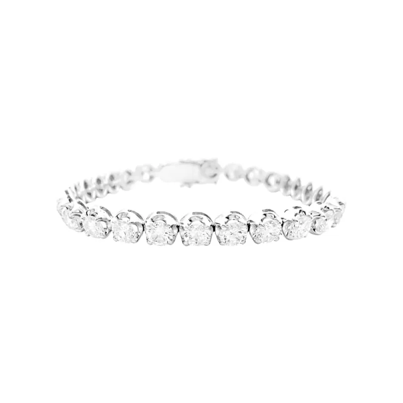 Bracelet ligne, or blanc et diamants. sold by 58 Facettes