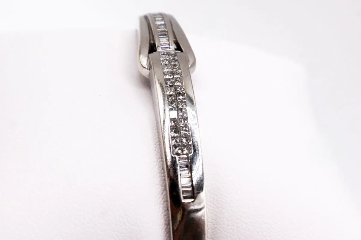 Bracelet jonc or blanc diamants sold by 58 Facettes