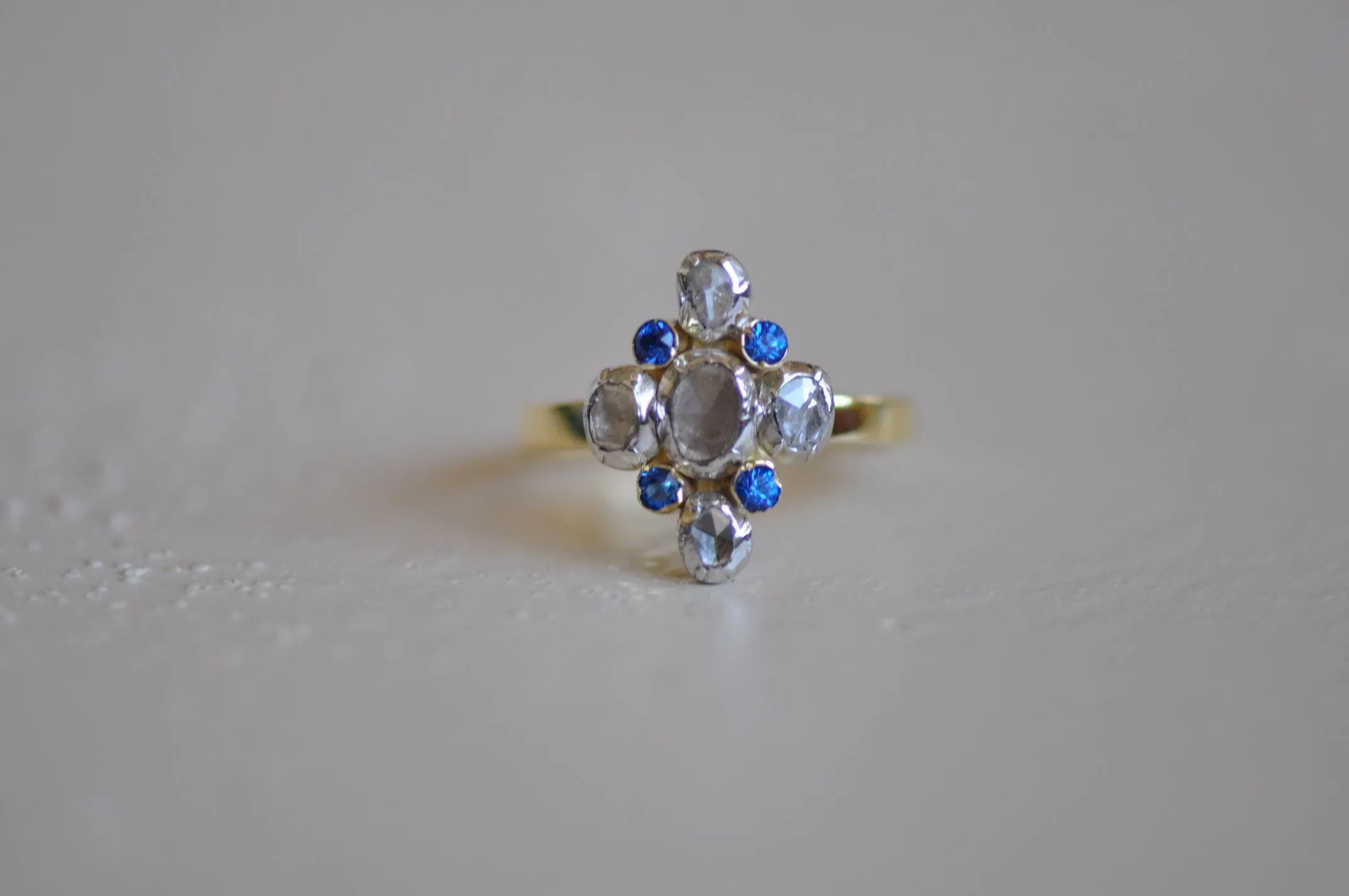 Antique yellow gold, diamond and sapphires ring sold by 58 Facettes product image thumbnail 3