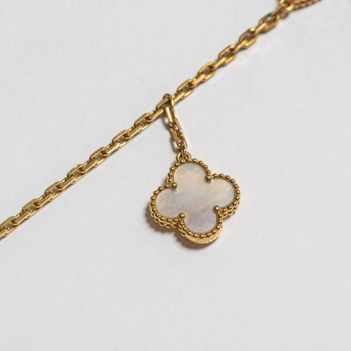 Van Cleef & Arpels - Bracelet Lucky Alhambra 4 Motifs sold by 58 Facettes product image thumbnail 3