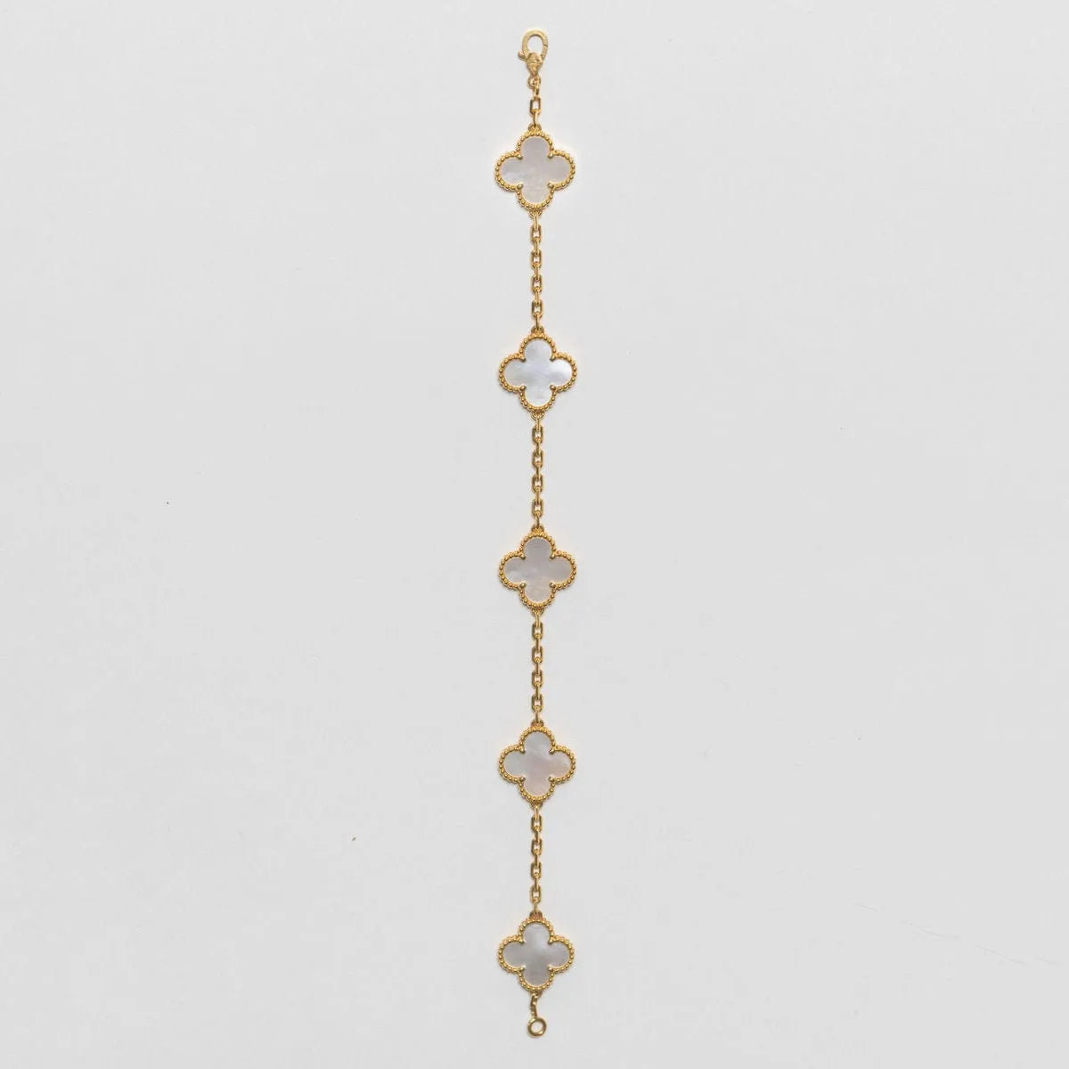 Van Cleef & Arpels - Bracelet Alhambra Nacre et Or jaune sold by 58 Facettes product image thumbnail 2