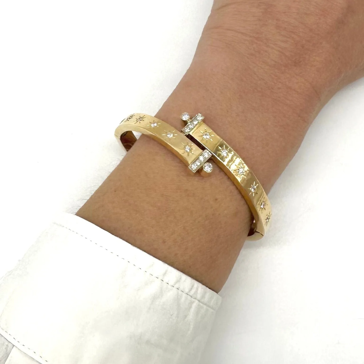 Bracelet jonc ouvrant or jaune et diamants sold by 58 Facettes product image thumbnail 2