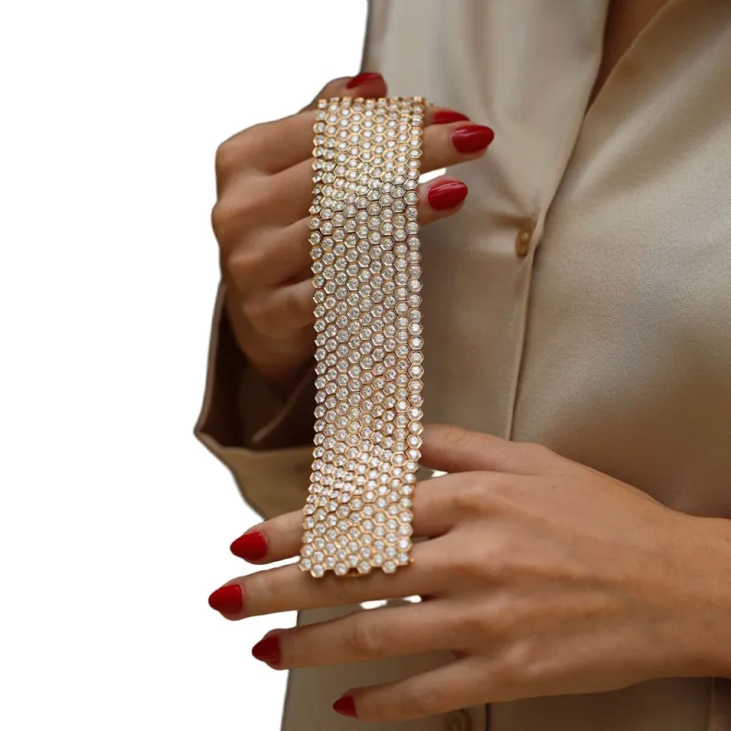 Bracelet Manchette Souple Or 18k – 351 Diamants Brillants G-VS – 59.90 cts – 113.80 g sold by 58 Facettes