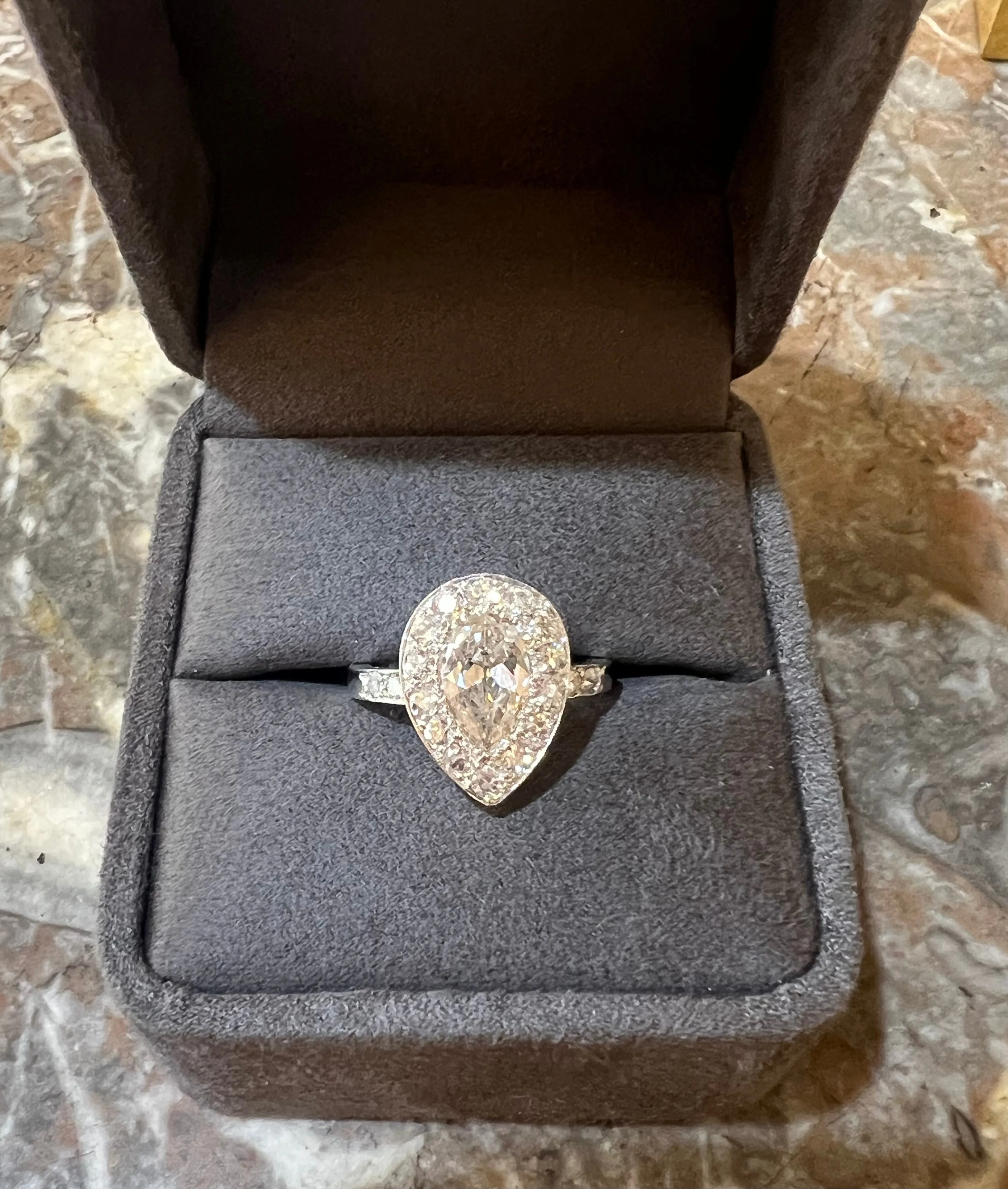 Bague Diamants Poire 1.90 Carats Platine Or Gris 18 Carats sold by 58 Facettes product image thumbnail 5