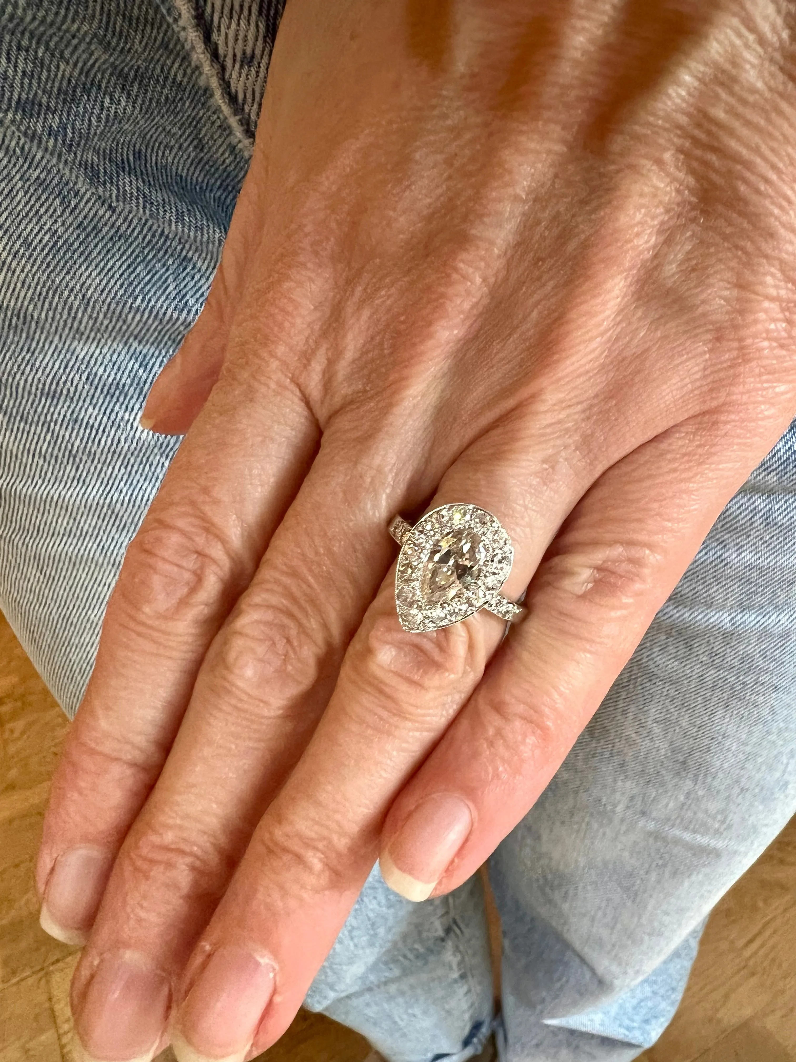 Bague Diamants Poire 1.90 Carats Platine Or Gris 18 Carats sold by 58 Facettes product image thumbnail 4