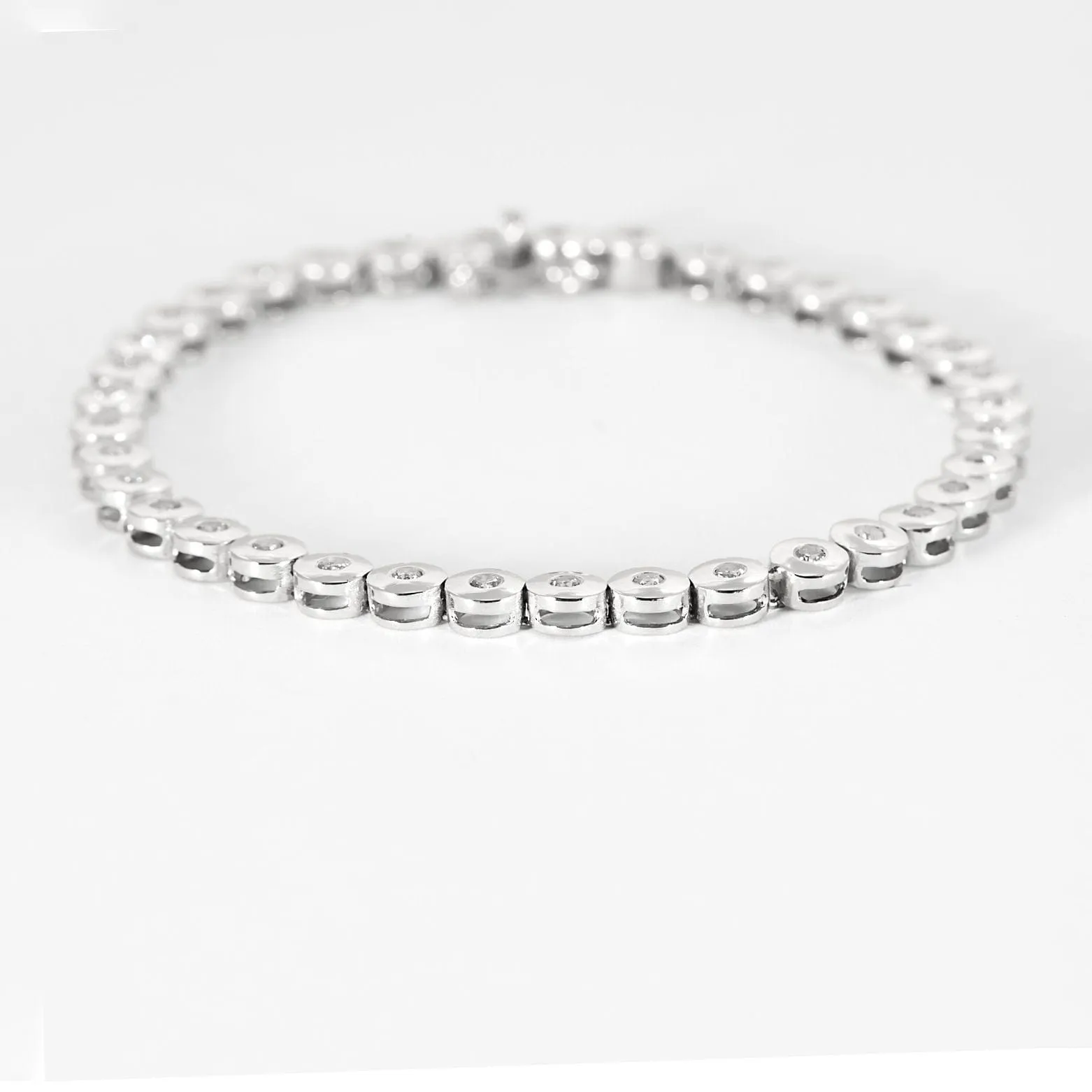 Bracelet en or blanc et diamants sold by 58 Facettes product image thumbnail 3
