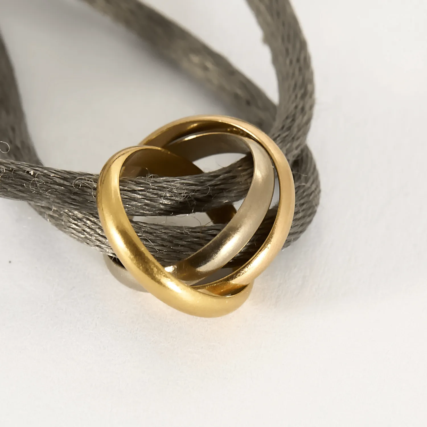 CARTIER - TRinity - Bracelet cordon et pendentif trois ors sold by 58 Facettes product image thumbnail 5