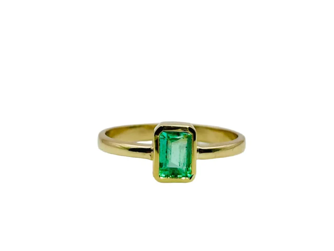 Bague en or avec une émeraude sold by 58 Facettes