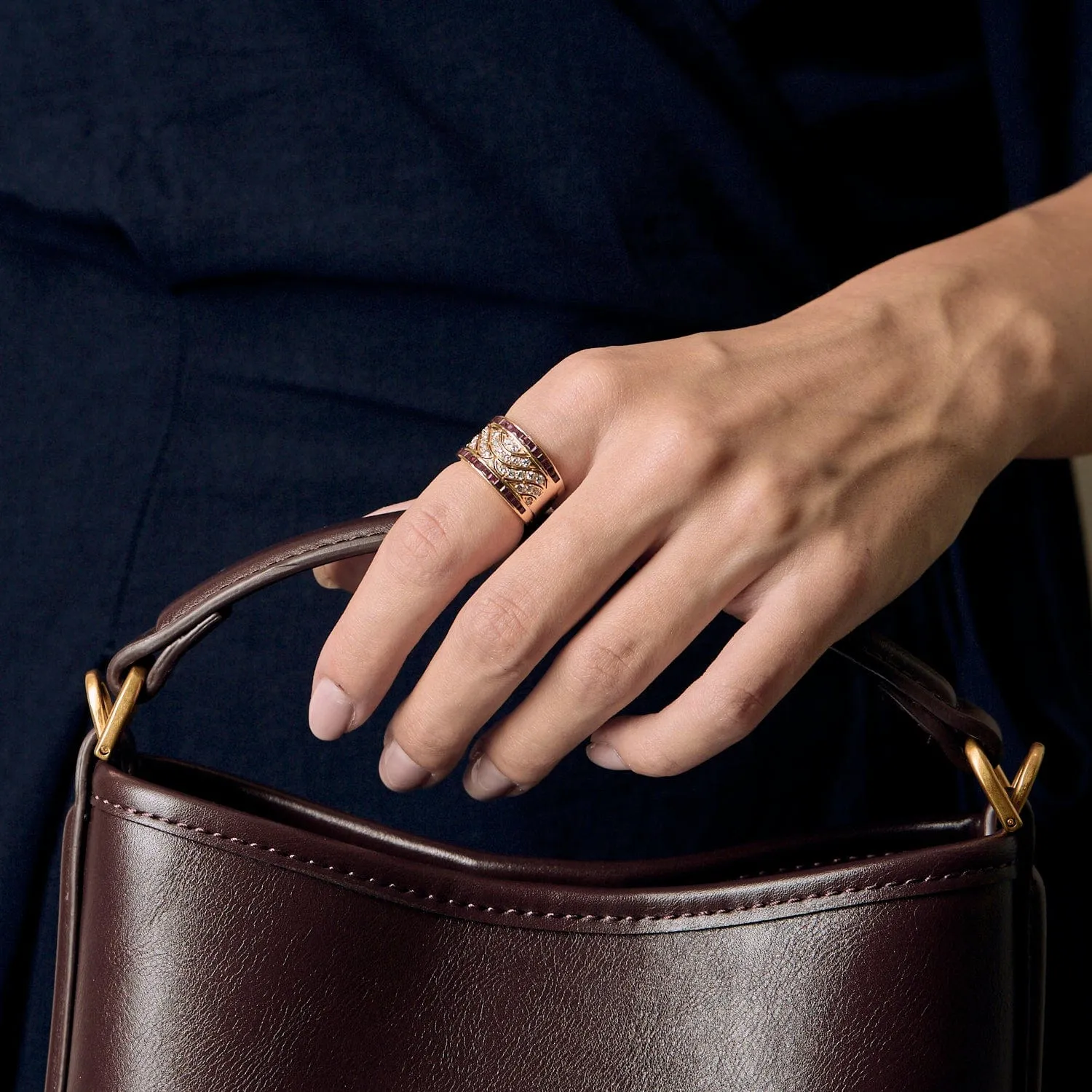 Bague bandeau en or jaune, diamants et rubis sold by 58 Facettes product image thumbnail 2