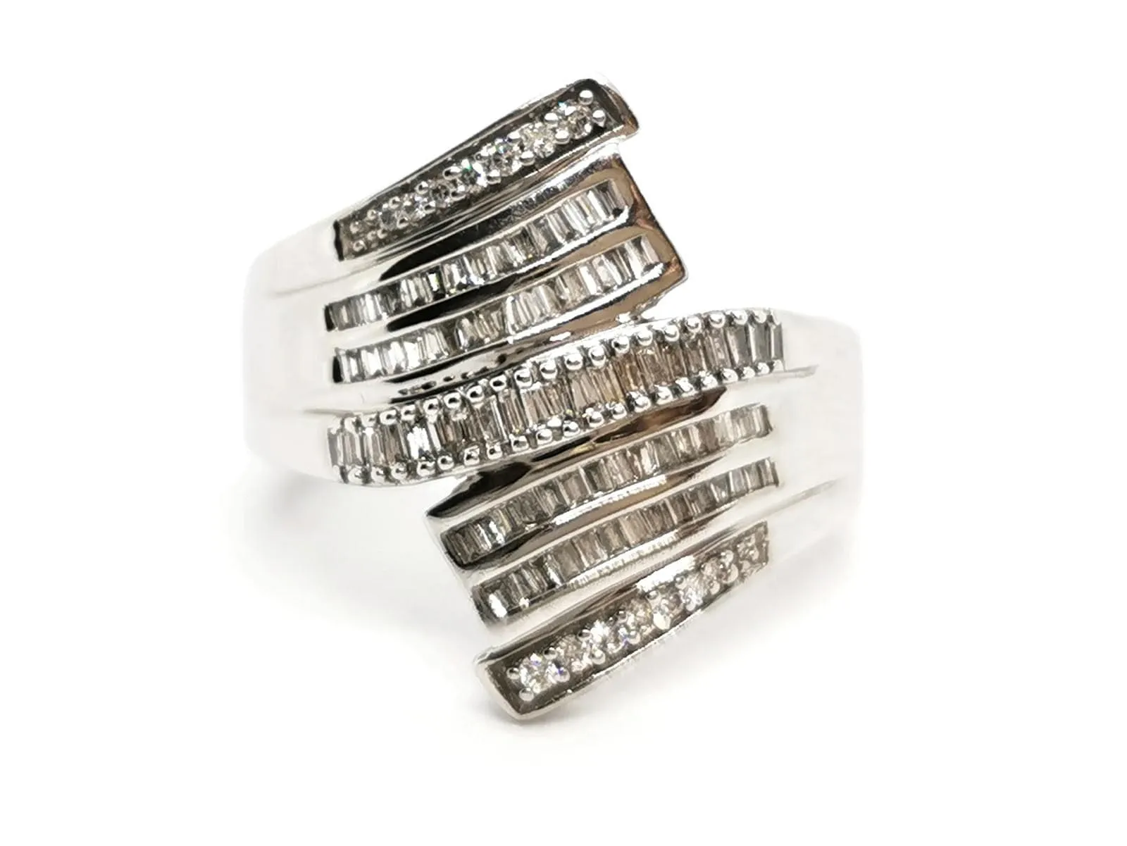 Bague en or blanc 18 carats sertie de 93 diamants sold by 58 Facettes
