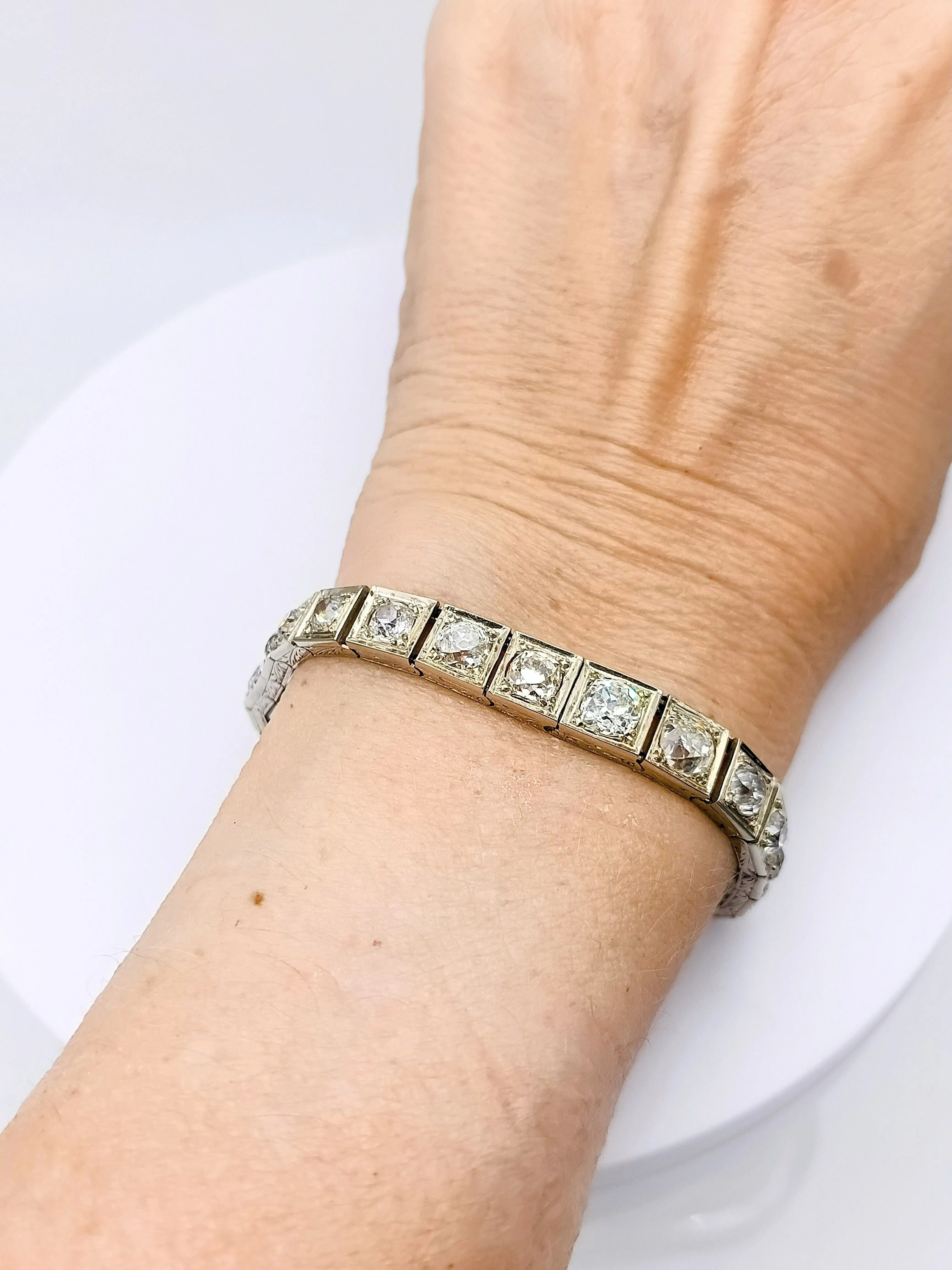 Bracelet rivière de diamants fin XIXème en or 18K sold by 58 Facettes product image thumbnail 2