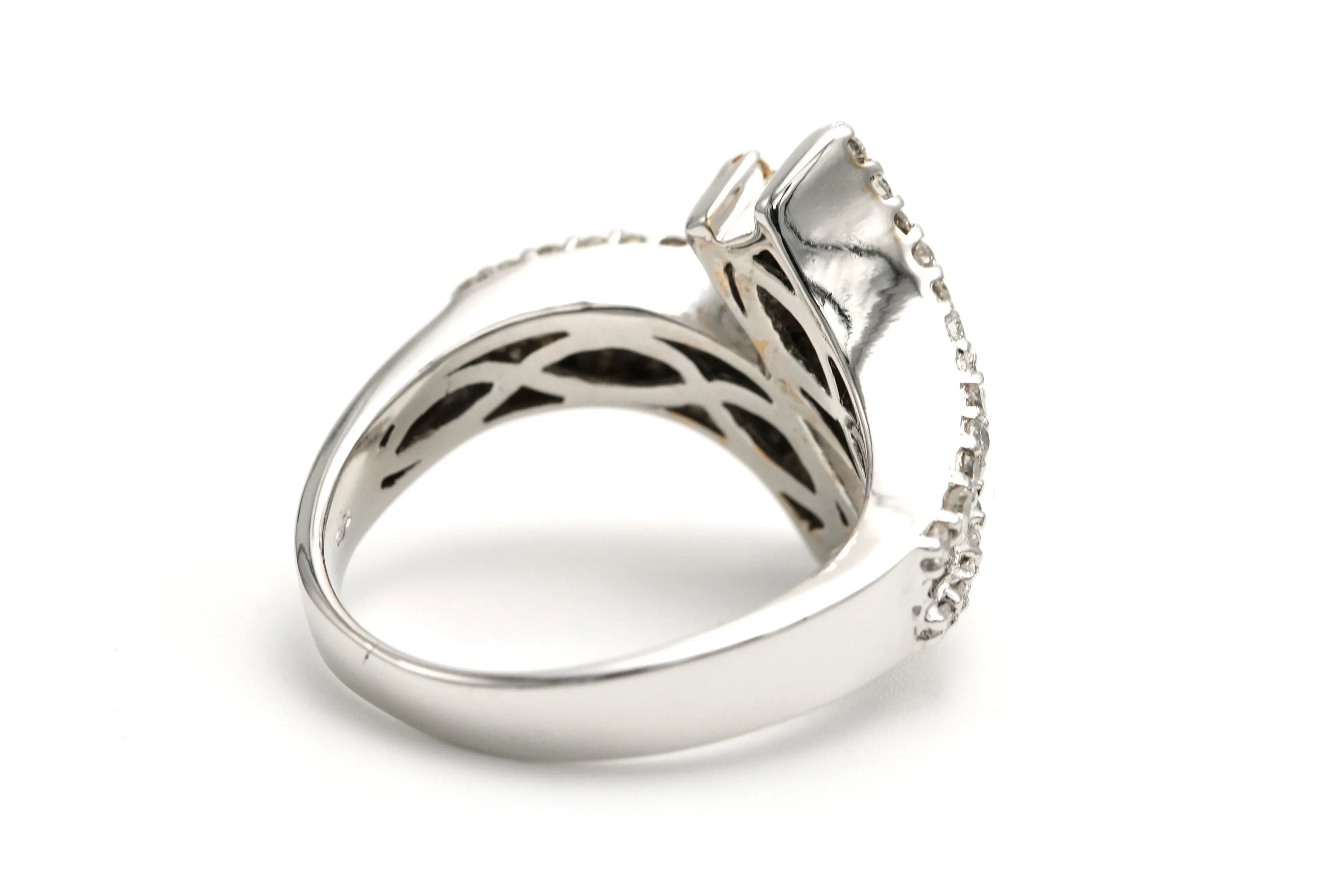 Bague contemporain or blanc, diamants baguette et diamants brillant sold by 58 Facettes product image thumbnail 5