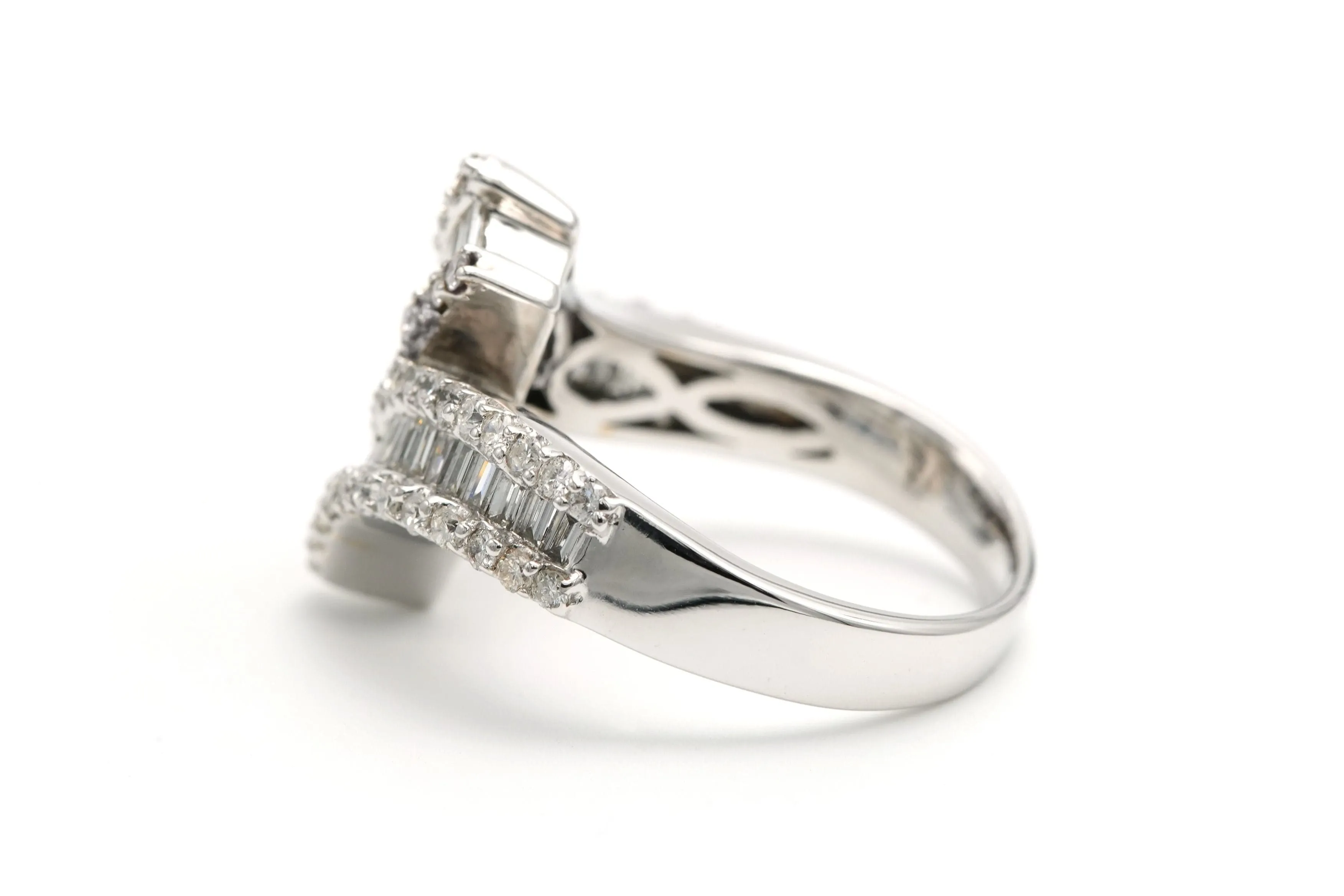 Bague contemporain or blanc, diamants baguette et diamants brillant sold by 58 Facettes product image thumbnail 3