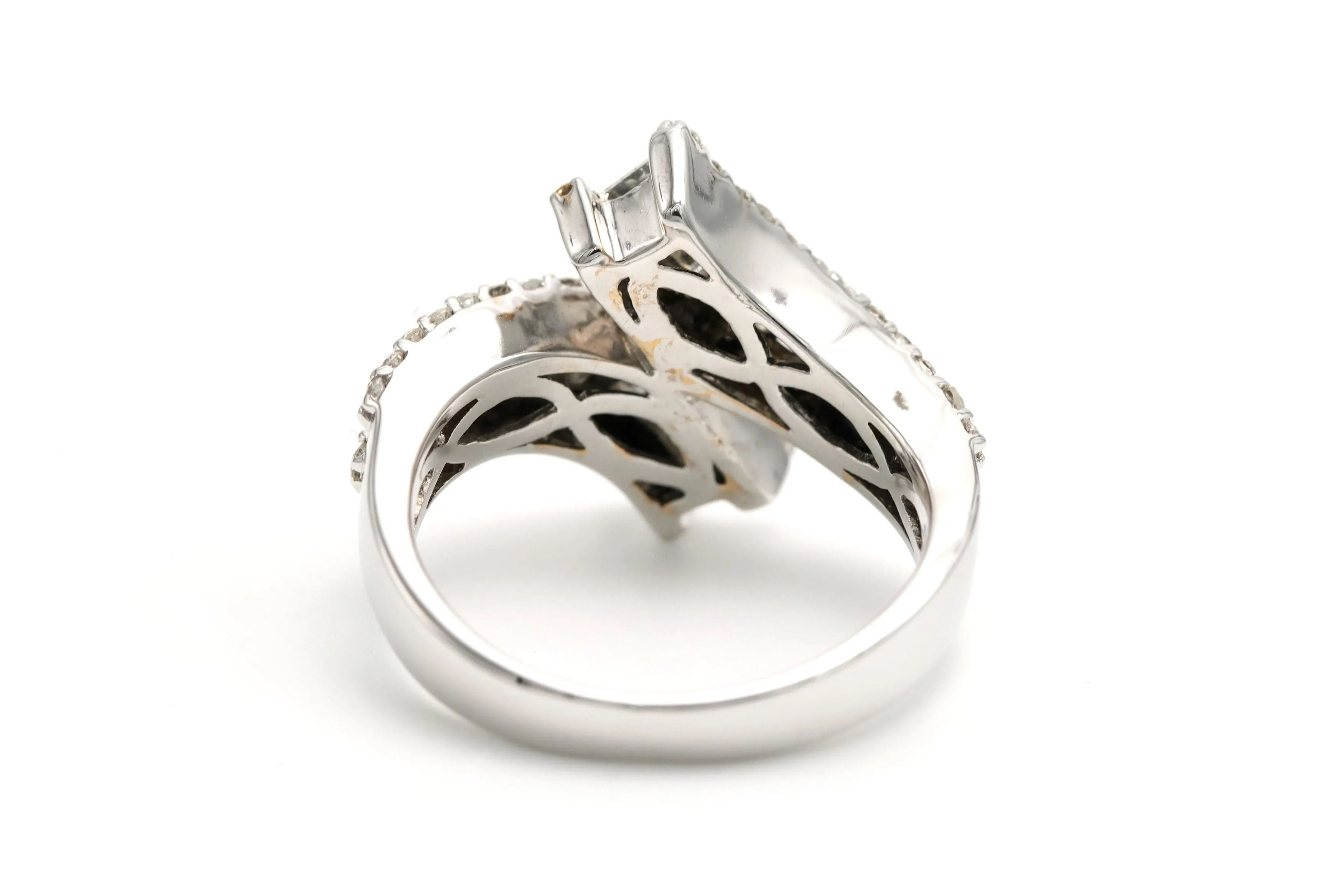 Bague contemporain or blanc, diamants baguette et diamants brillant sold by 58 Facettes product image thumbnail 4