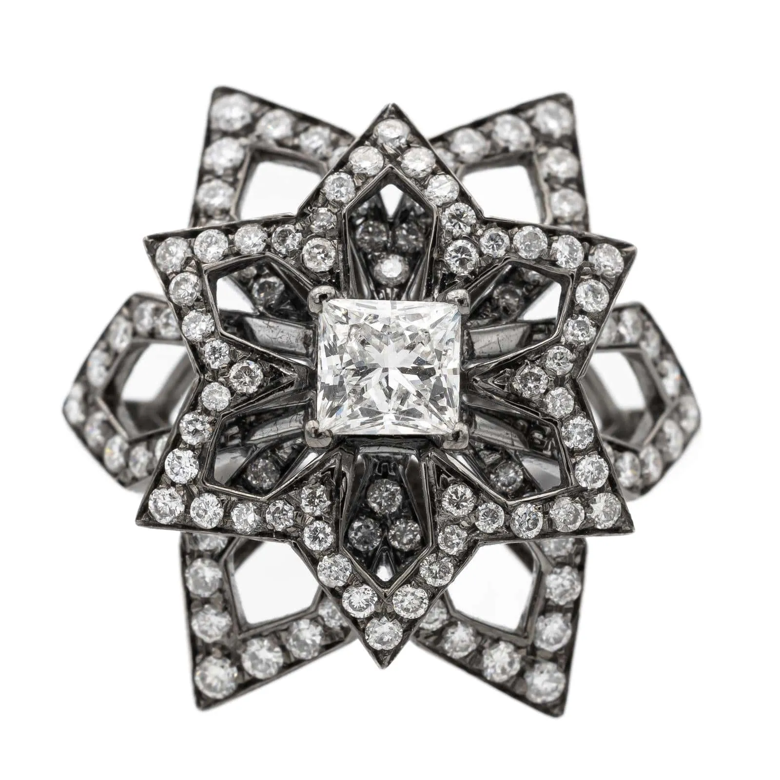 Bague Fleur Or noir Diamant sold by 58 Facettes